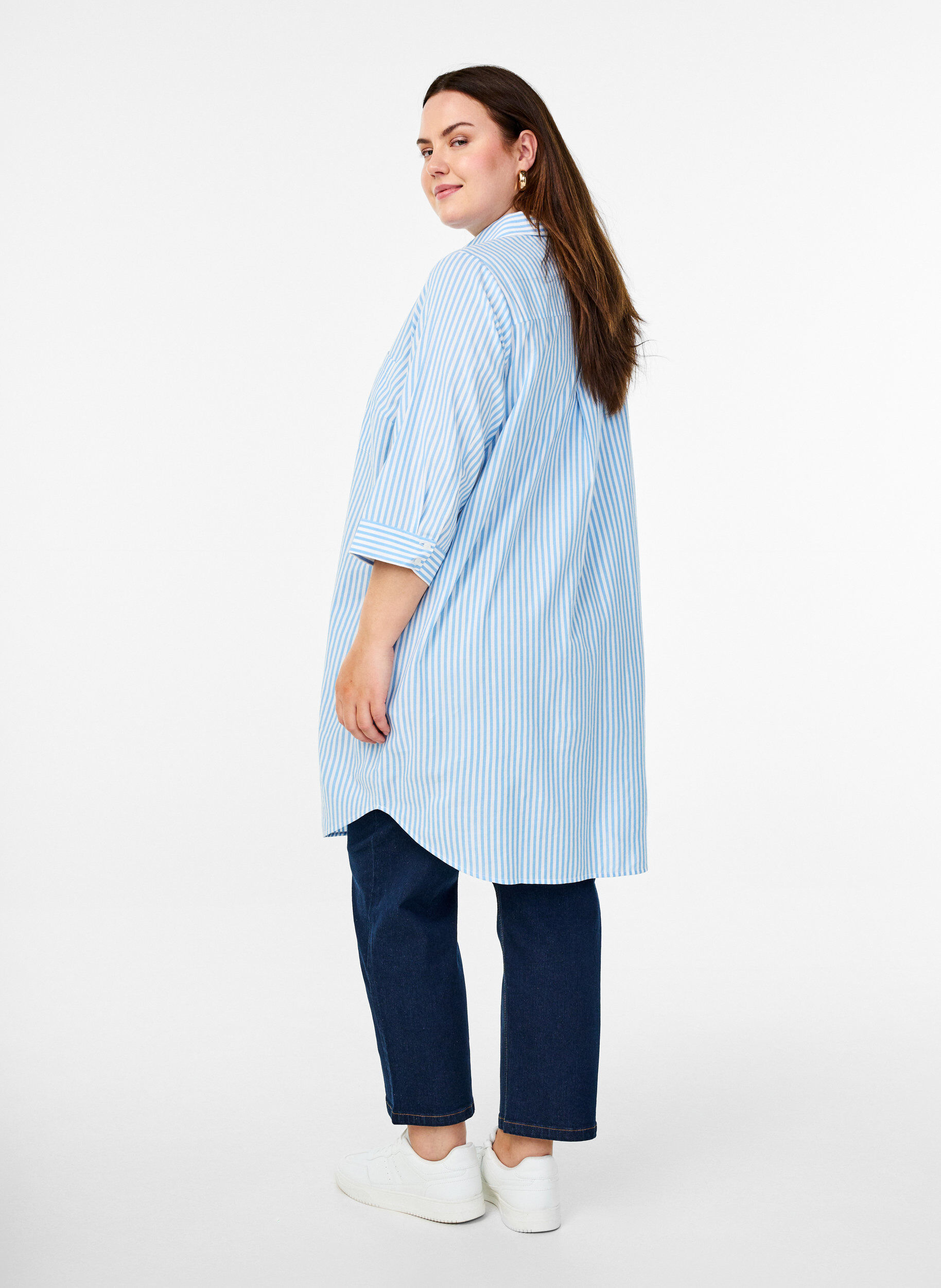 Zizzi Chemise longue &agrave; rayures avec manches 3/4, Bleu Clair, Model image number 2