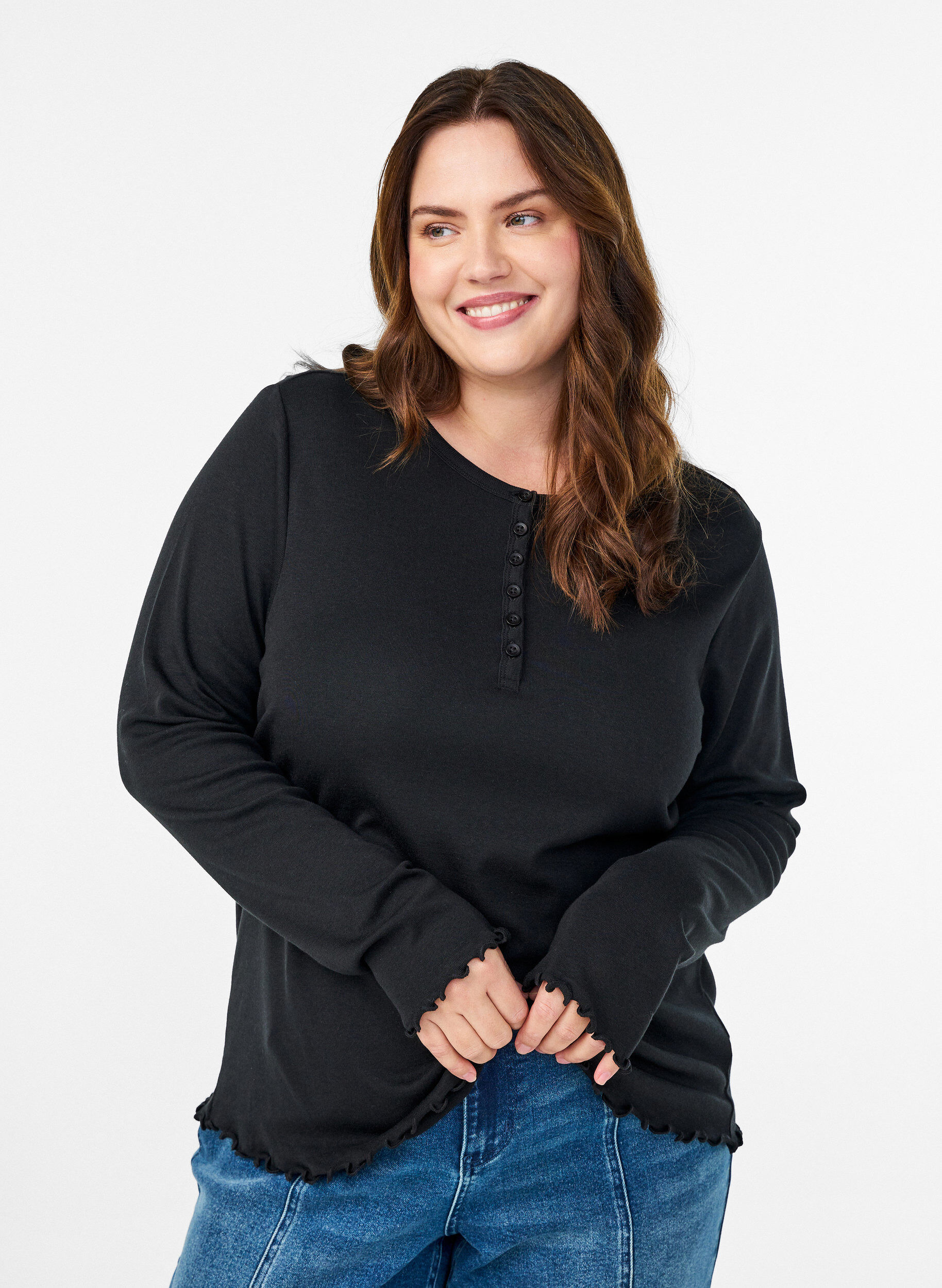 Zizzi Jerseybluse mit Kn&ouml;pfen und welligen Kanten, Schwarz, Model image number 0