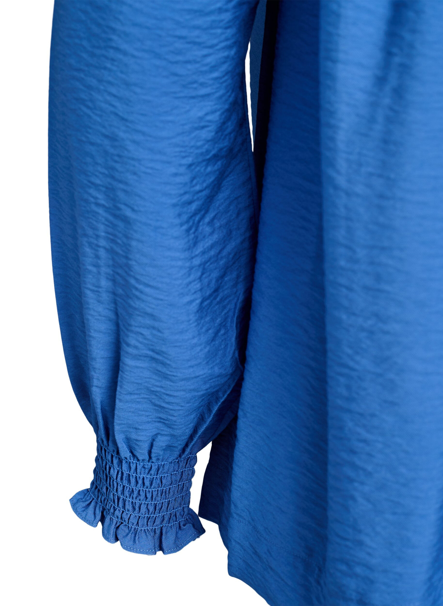 Zizzi Bluse aus Viskose mit Smock und gerafften Details, Blau, Packshot image number 3