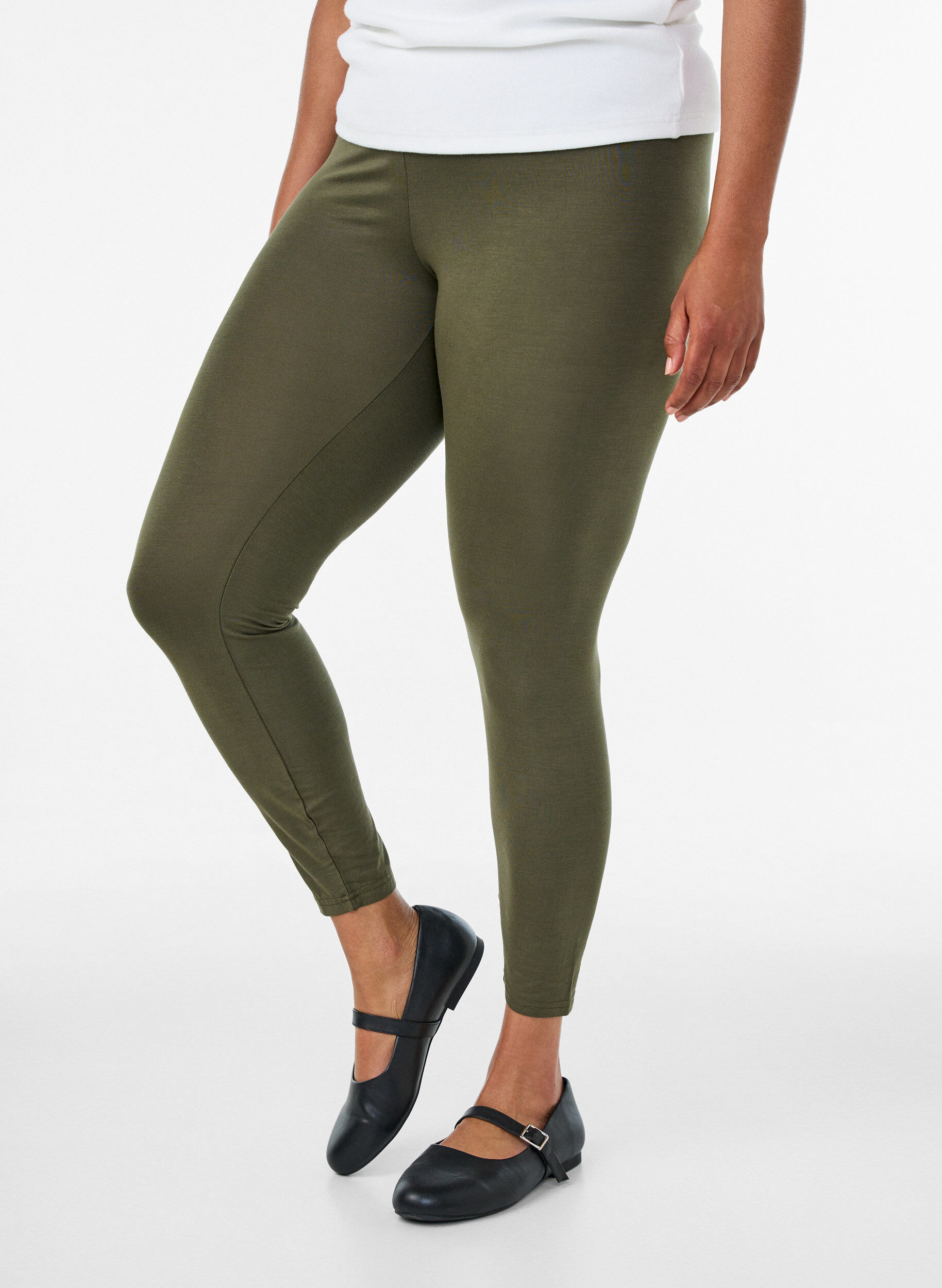 Basic-Leggings aus Viskose, Gr&uuml;n, Model