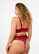 Stringtanga aus Mikrofaser mit Spitzensaum, Rot, Model image number 1