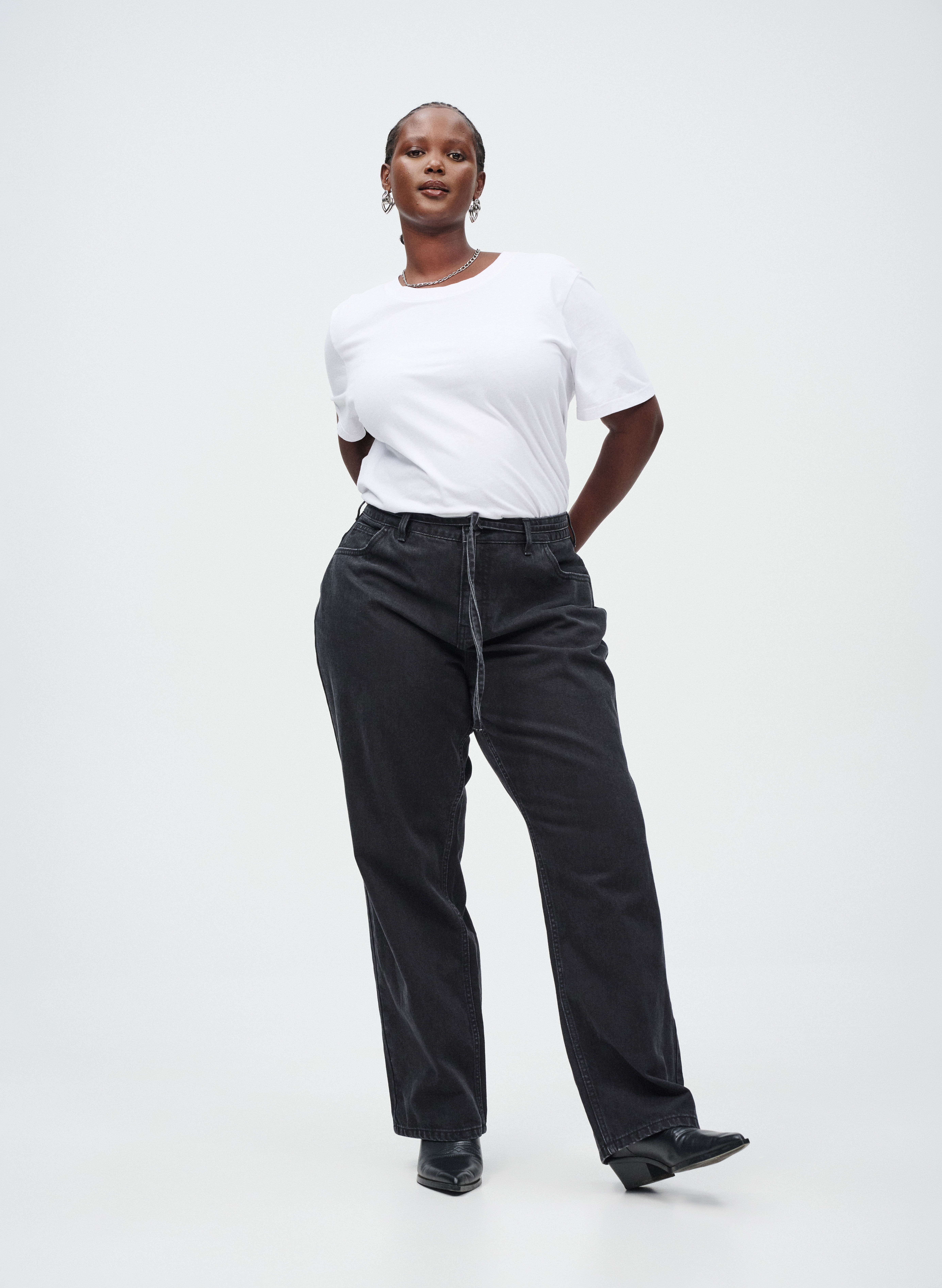 Zizzi Jeans mit Schn&uuml;rsenkeln, , Model