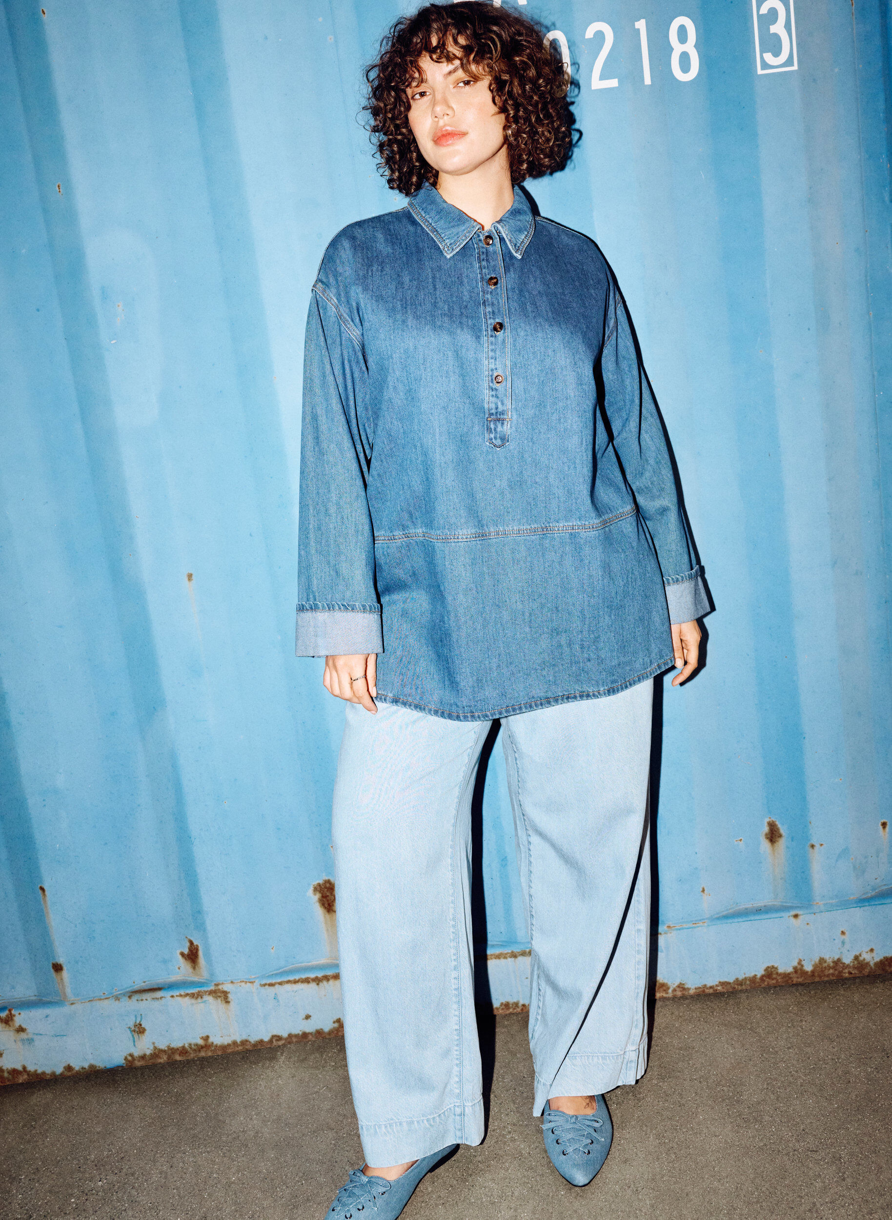 Zizzi Jogger en jean taille haute &agrave; coupe ample, Bleu Clair, Image image number 0