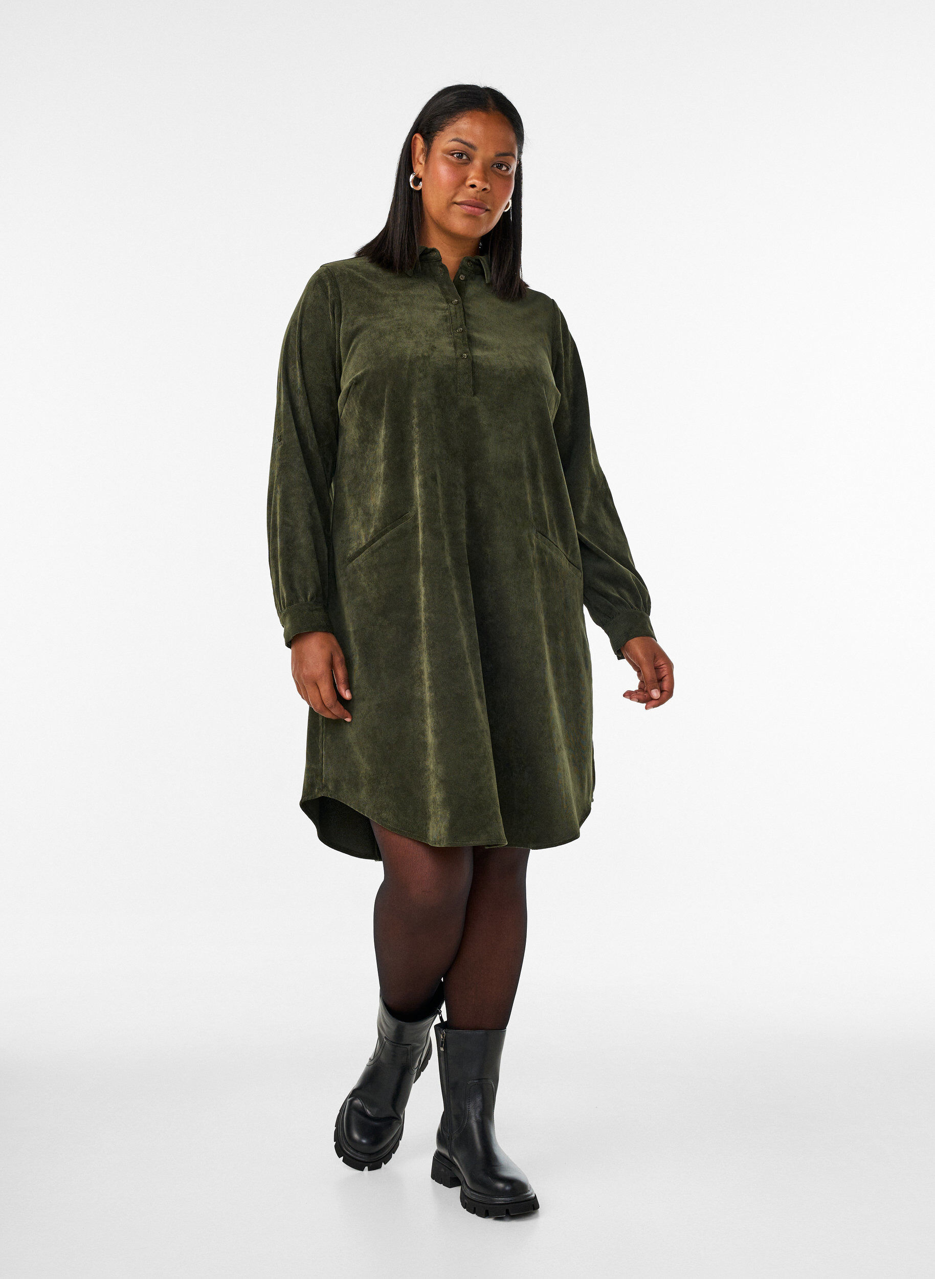 ZizziRobe chemise en velours c&ocirc;tel&eacute; avec col et fermeture boutonn&eacute;e, Vert fonc&eacute;, Model image number 1