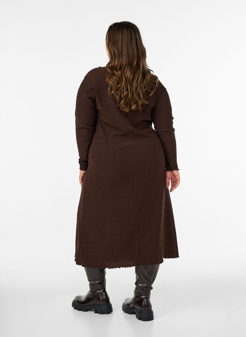 Robe midi avec une texture ondul&eacute;e et des manches longues, Marron, Model image number 2