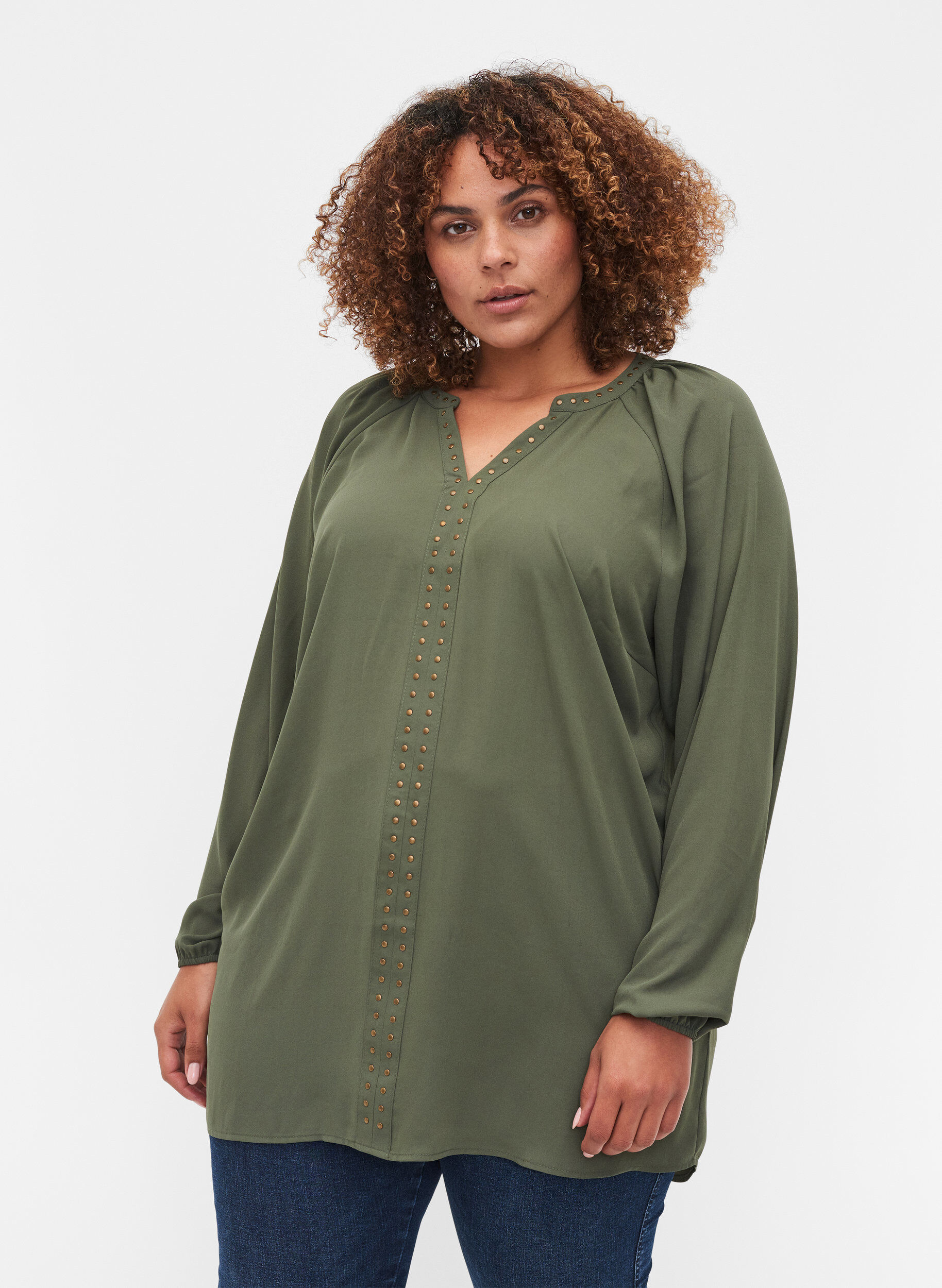 Zizzi Blouse &agrave; manches longues avec col en V et clous, Thyme, Model image number 0