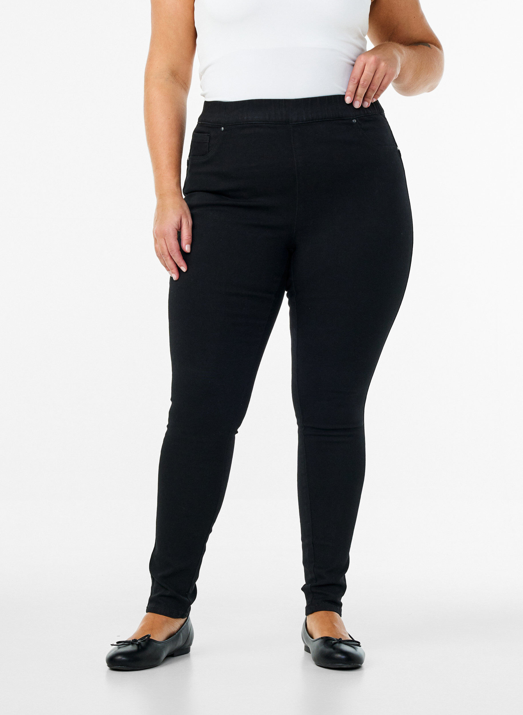 Zizzi Jeggings mit hoher Taille, Schwarz, Model image number 2