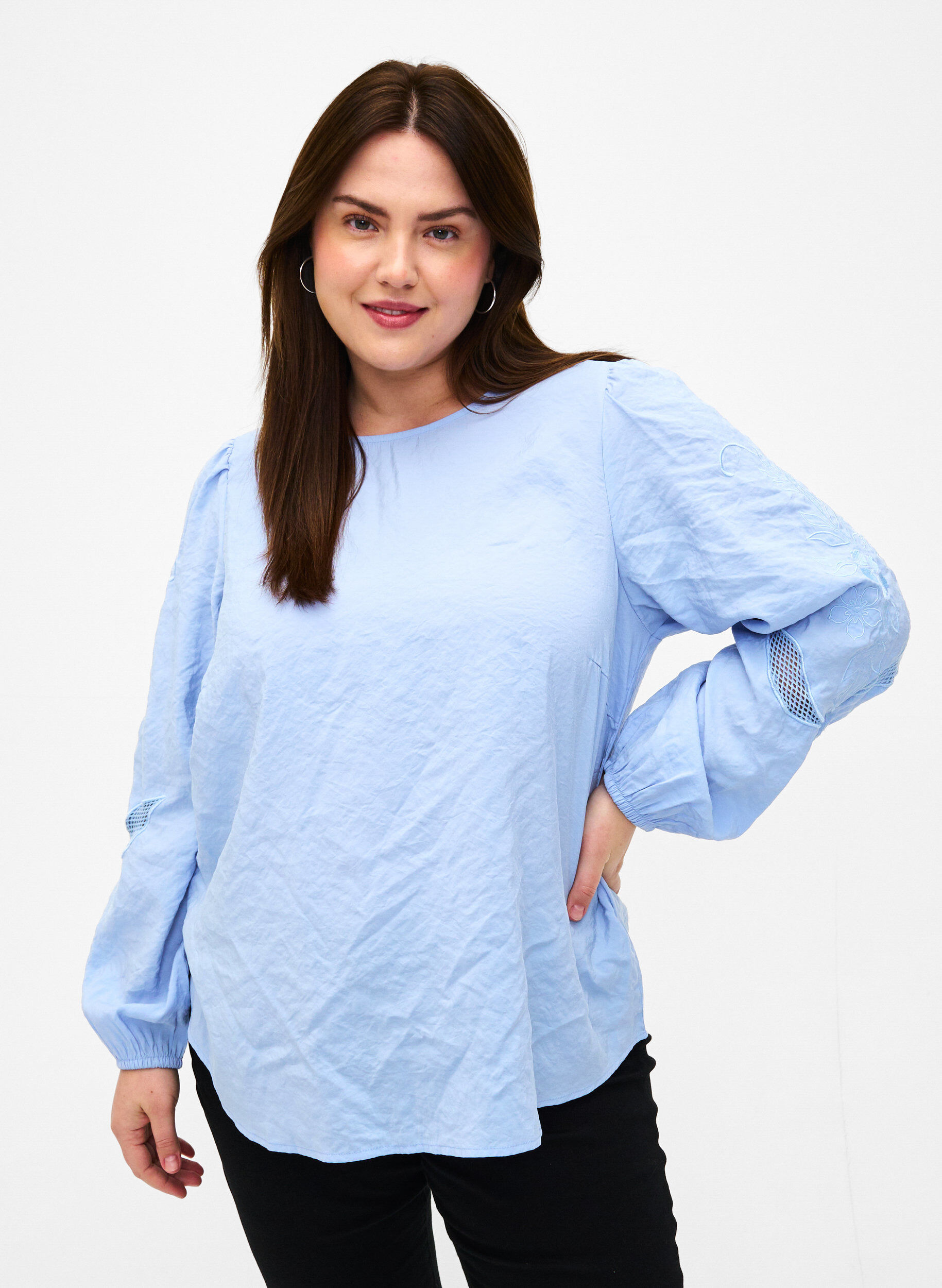 Zizzi Bluse aus TENCEL&trade;-Modal mit gestickten Details, Serenity, Model image number 0