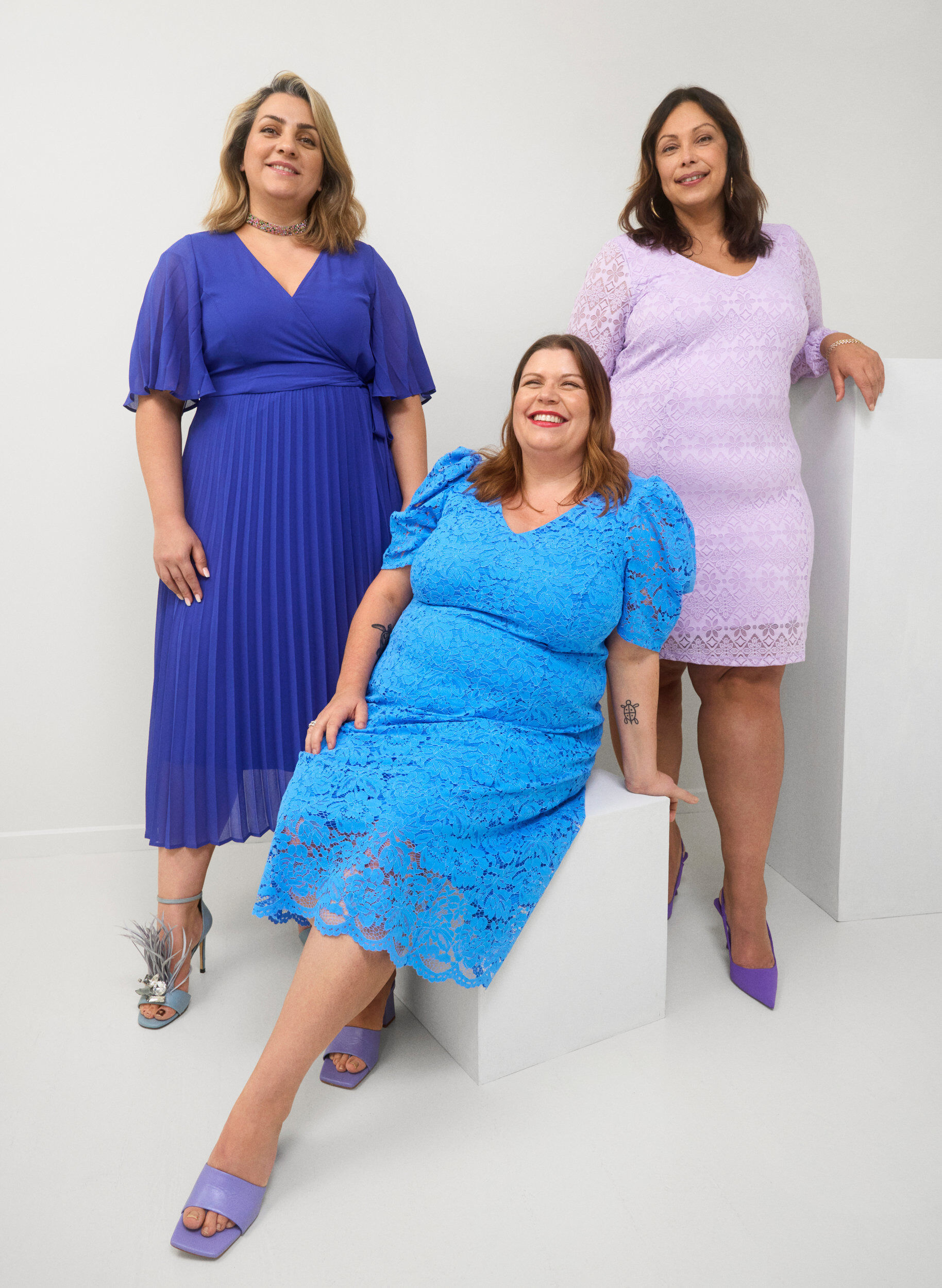 Zizzi Robe en dentelle avec d&eacute;coupe en V et manches longues, Pastel Lilac, Image image number 0