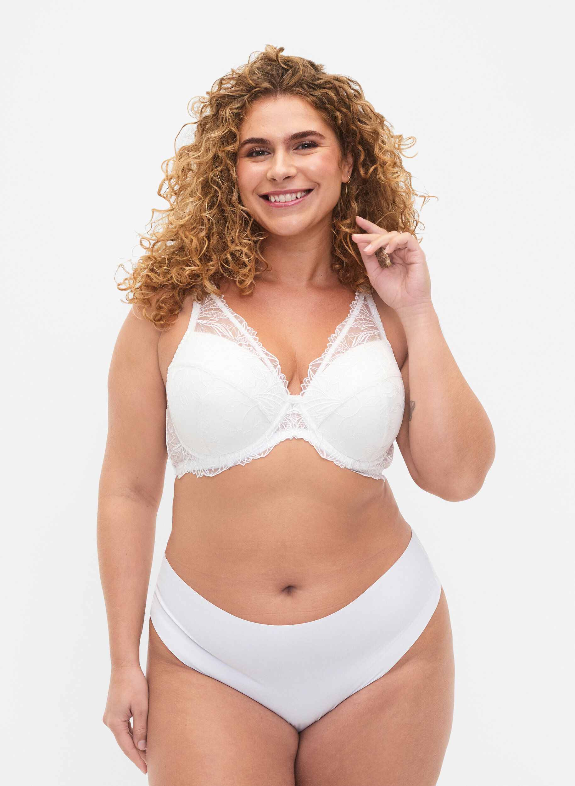 Zizzi Soutien-gorge en dentelle rembourr&eacute; avec armature, Blanc, Model image number 1