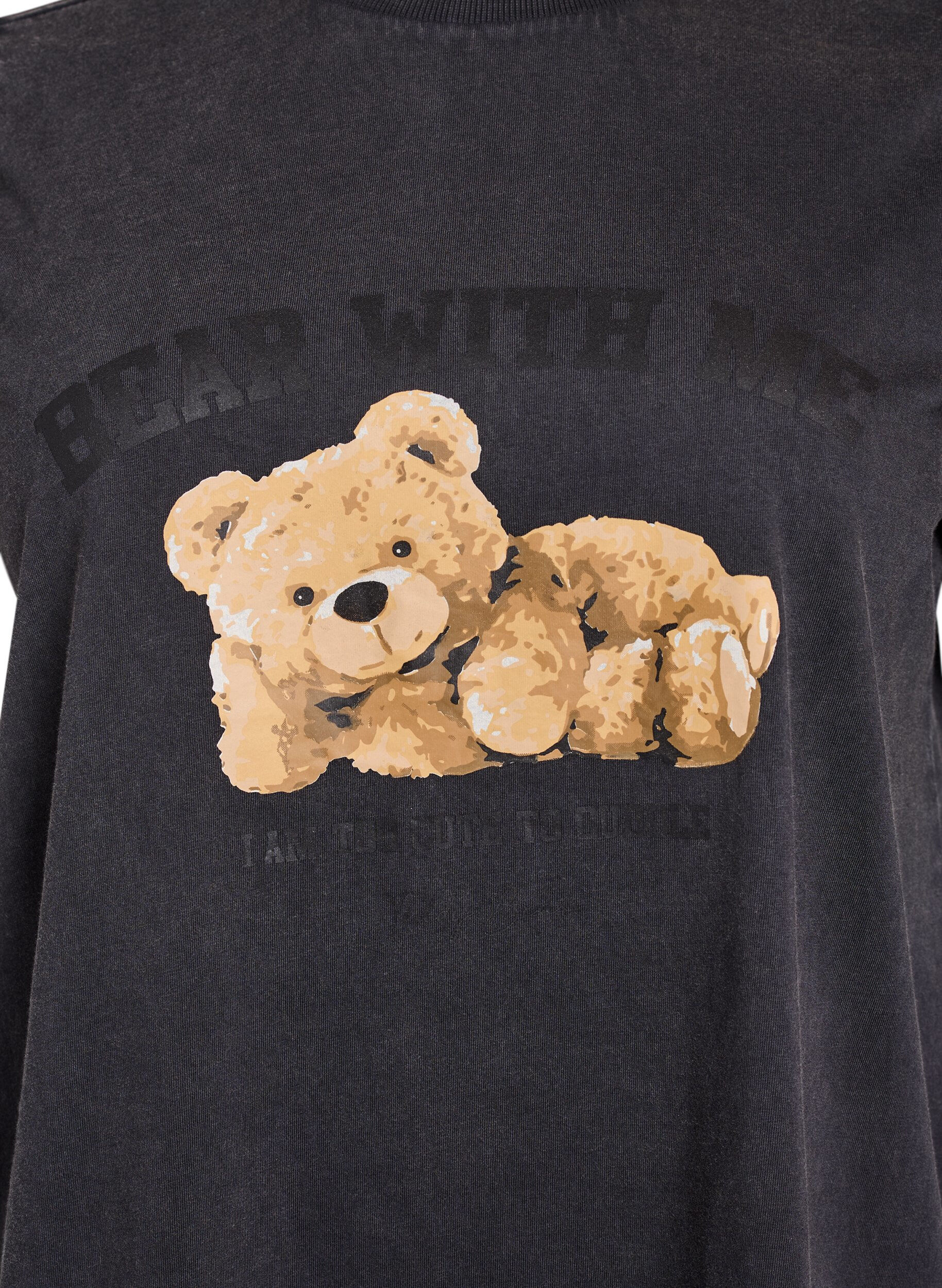 Zizzi T-shirt &agrave; imprim&eacute; nounours et effet d&eacute;lav&eacute;, Gris, Packshot image number 2