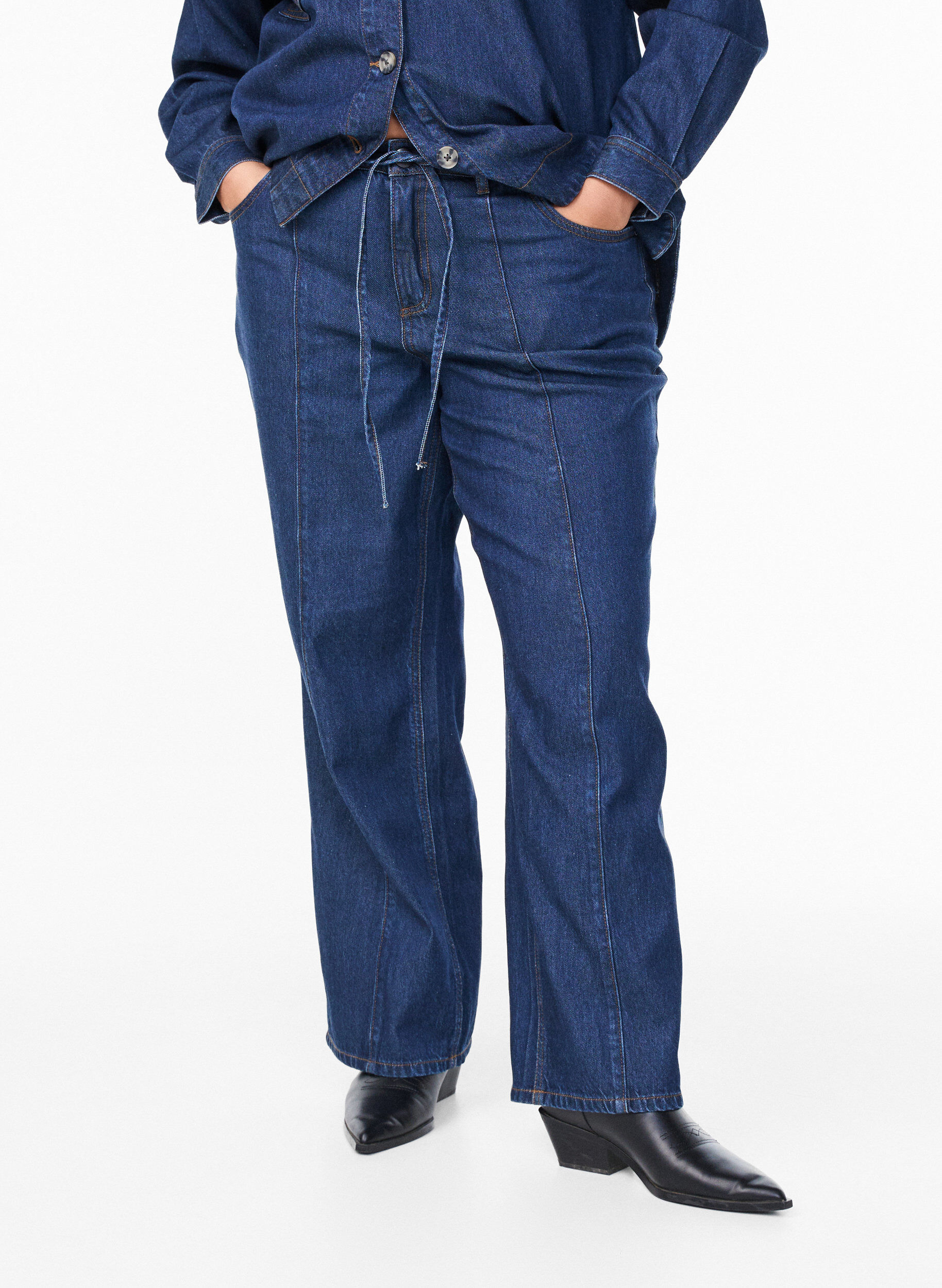Zizzi Wide Leg Jeans mit Bindeg&uuml;rtel und hoher Taille, Blau, Model image number 2