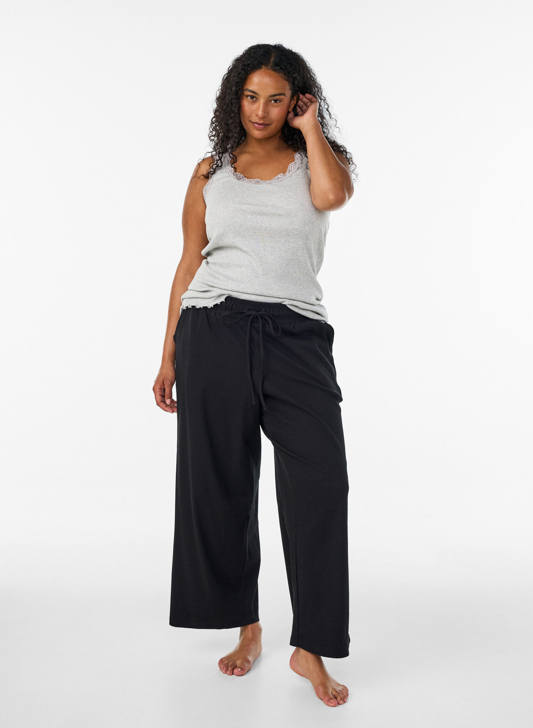 ZizziTop c&ocirc;tel&eacute; avec dentelle, Gris clair, Model image number 1