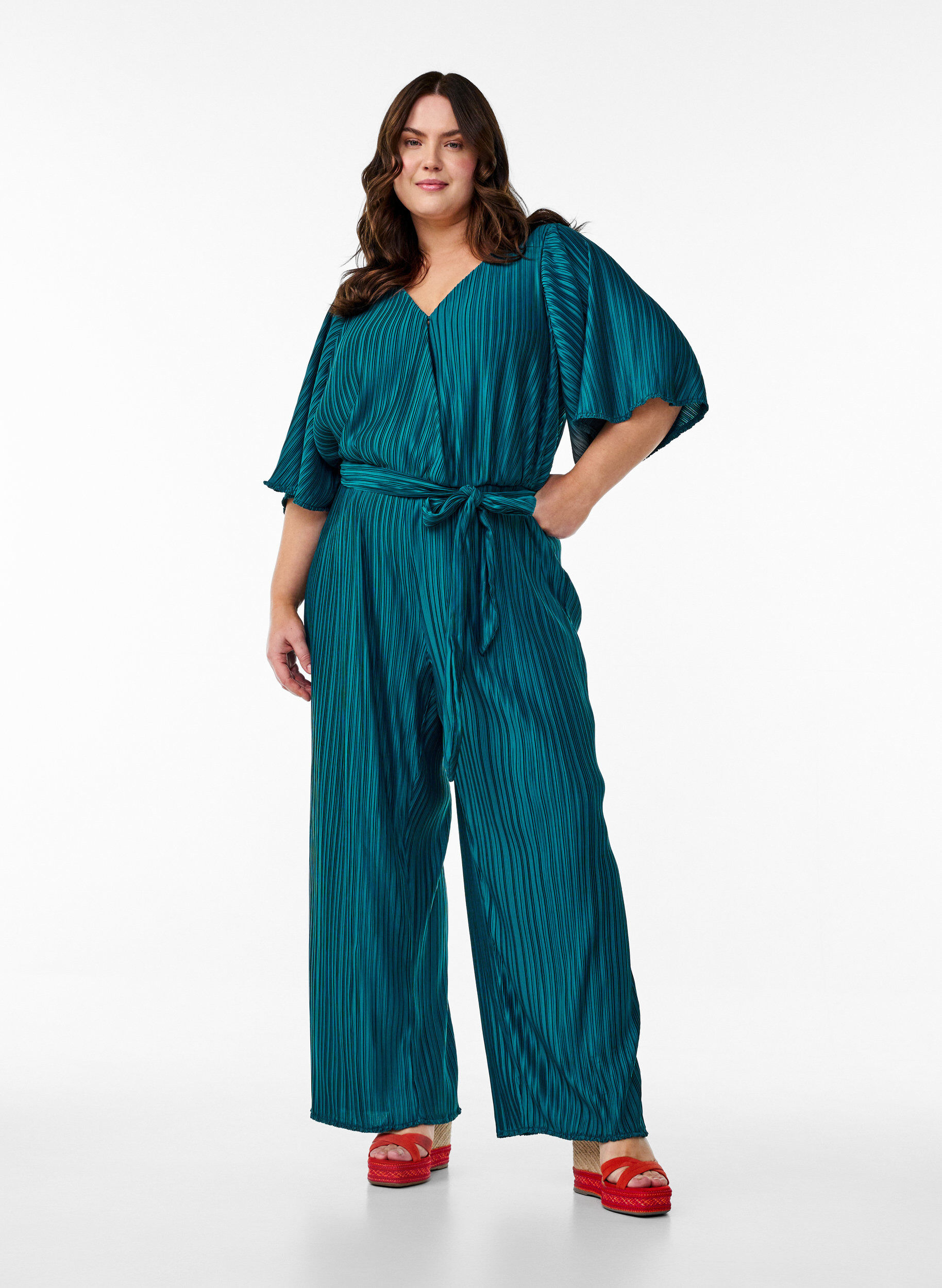 Zizzi Jumpsuit mit Falten, Bindedetail und weiten &Auml;rmeln, Blau, Model image number 0