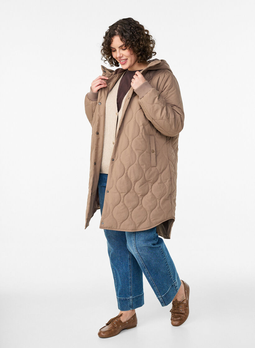 Mittellange Steppjacke mit Kapuze, Braun, Model image number 1
