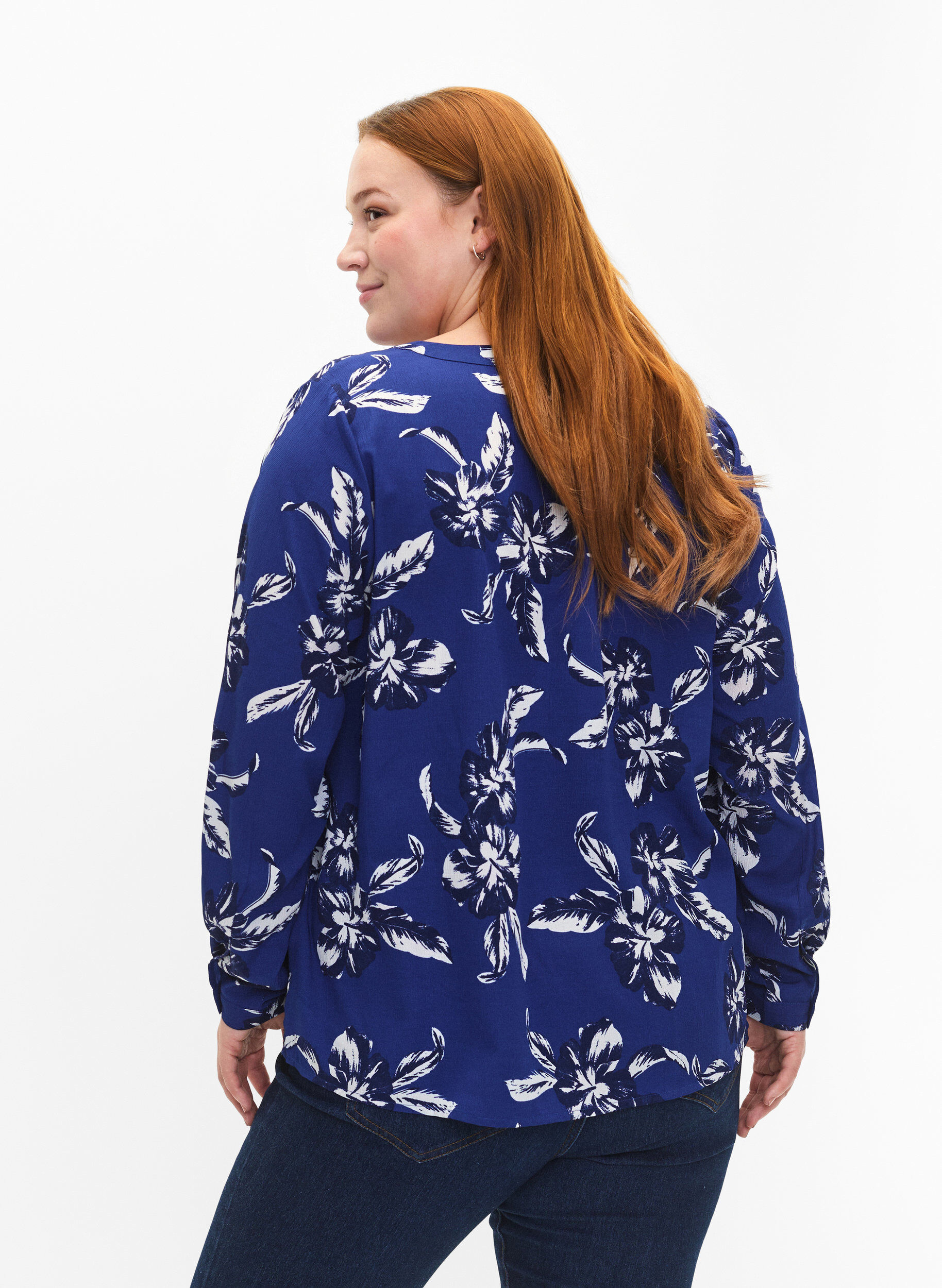 Zizzi FLASH - chemisier &agrave; manches longues avec imprim&eacute;, Navy Blazer Flower, Model image number 1