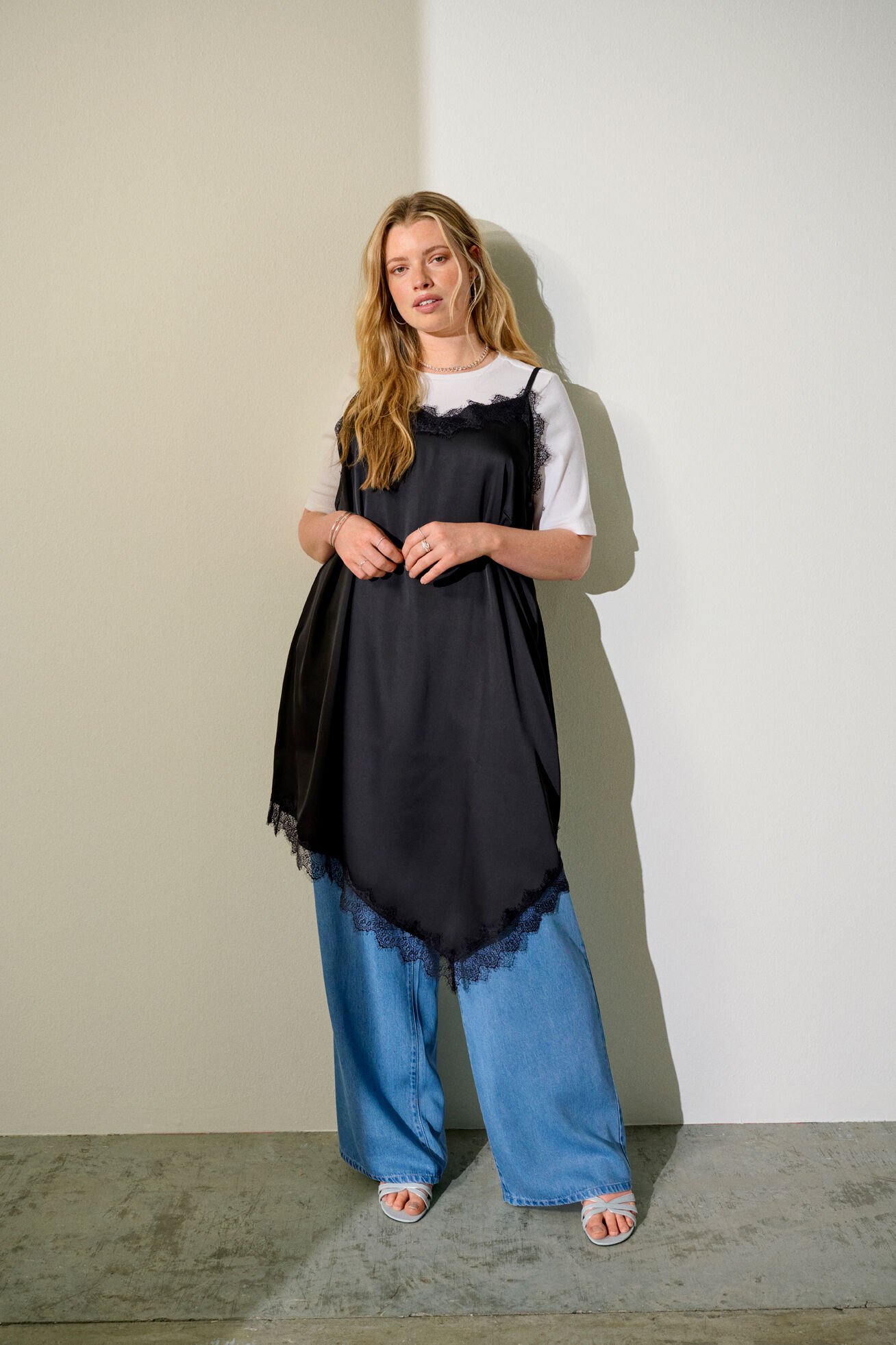 Look en dentelle, , Model