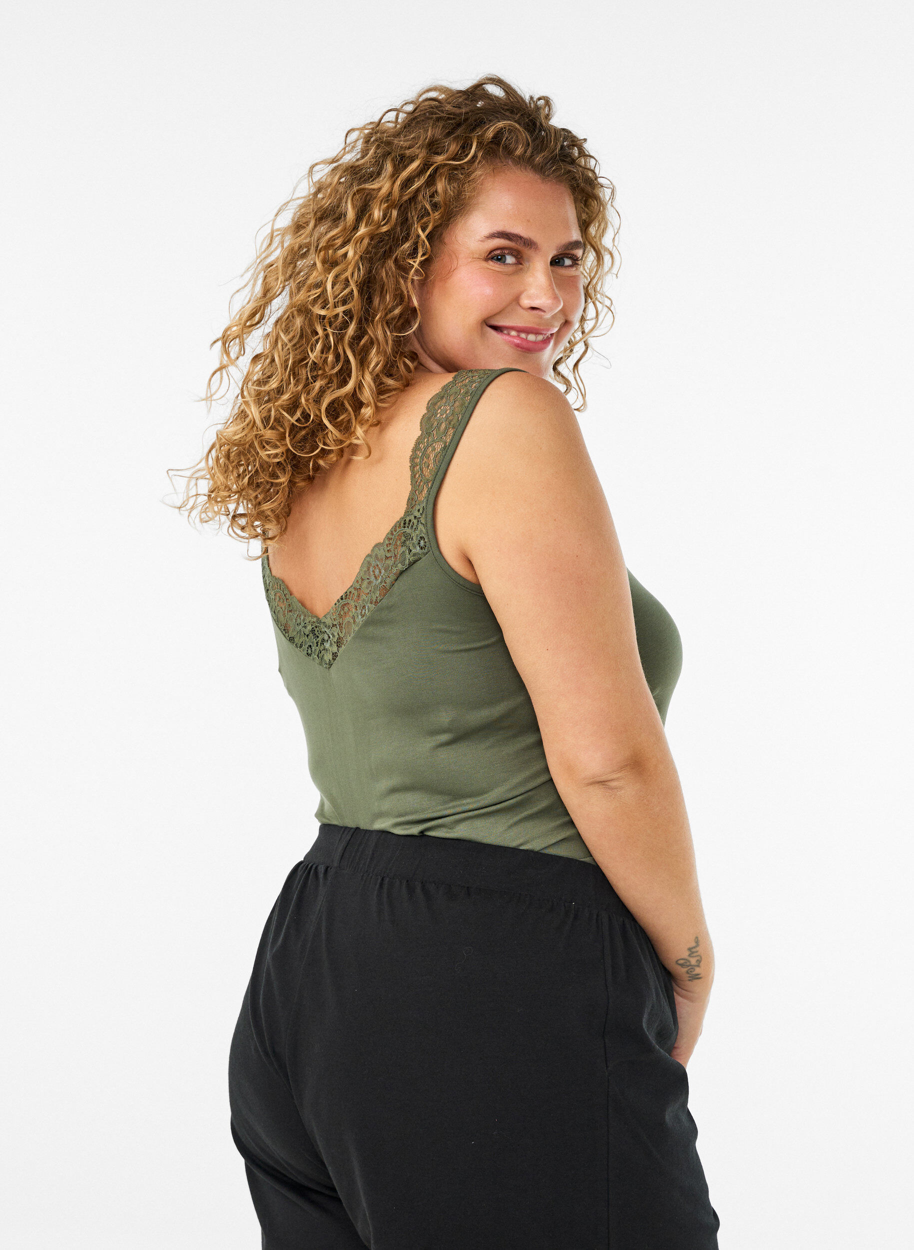 ZizziTop en viscose avec bord en dentelle, Vert, Model image number 2