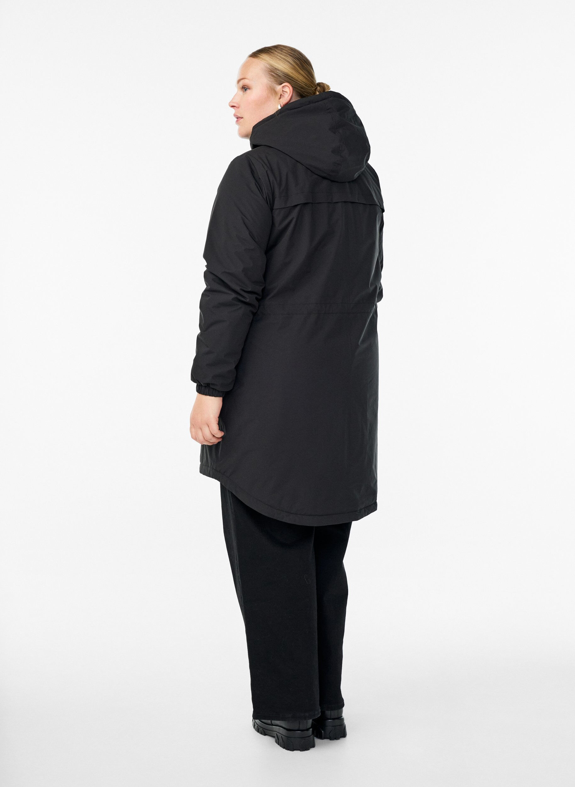 Zizzi Leichter gepolsterter Parka mit Kapuze, Schwarz, Model image number 2