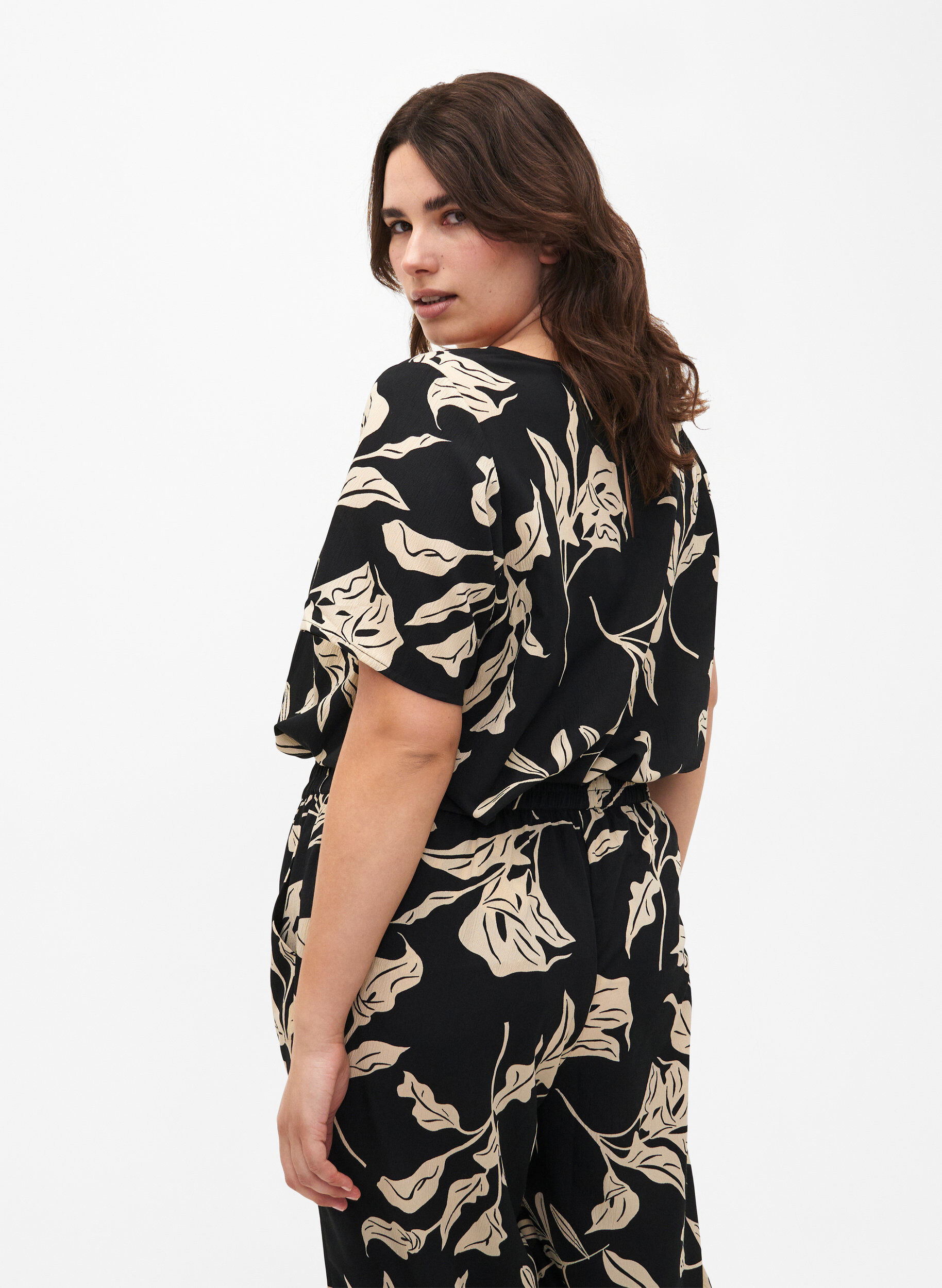 Zizzi FLASH &ndash; Kurz&auml;rmelige Bluse mit Aufdruck, Black Off White Fl., Model image number 1