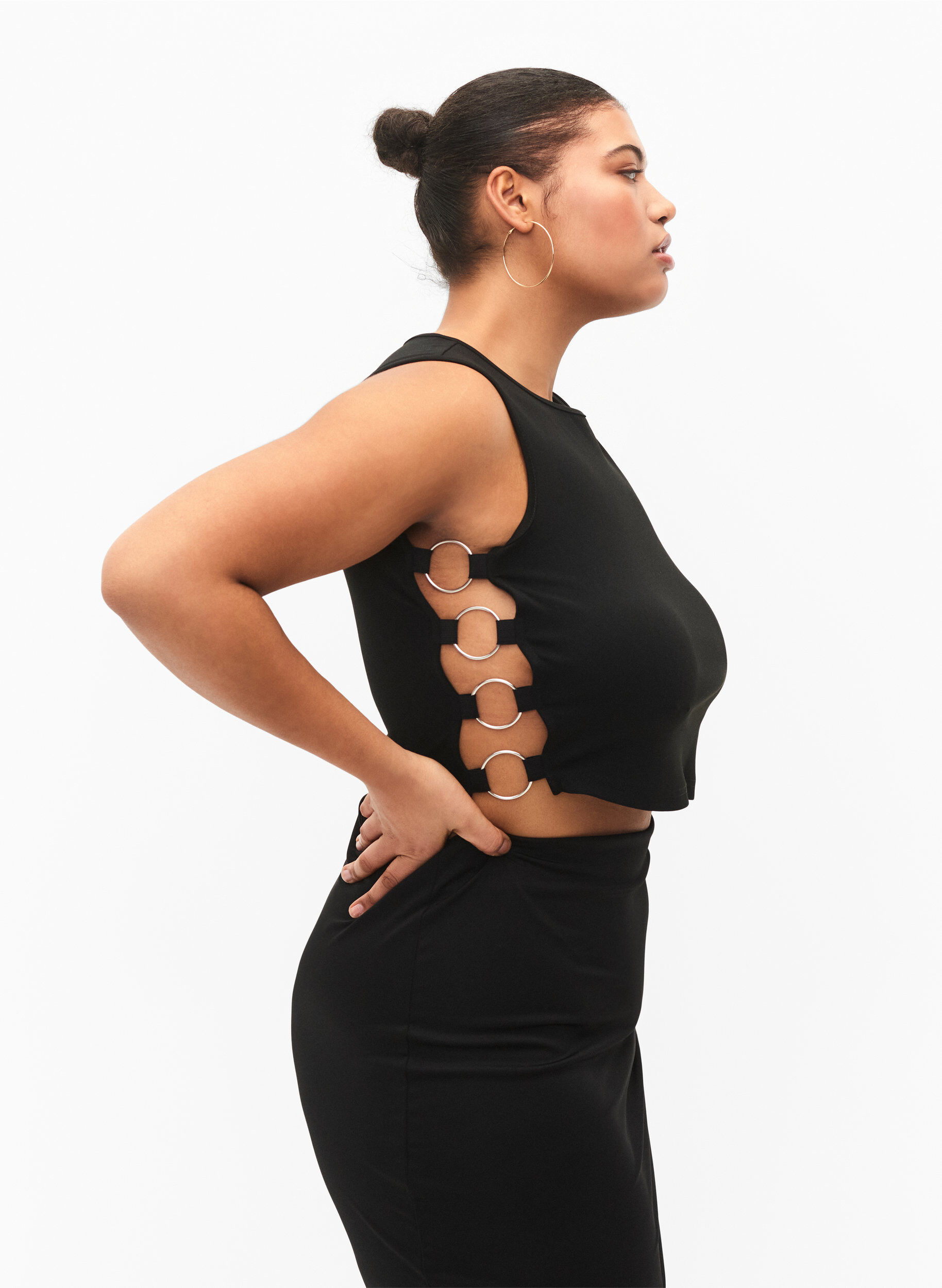 Zizzi Kurzes Oberteil mit offenem Seitendetail, Black, Model image number 2