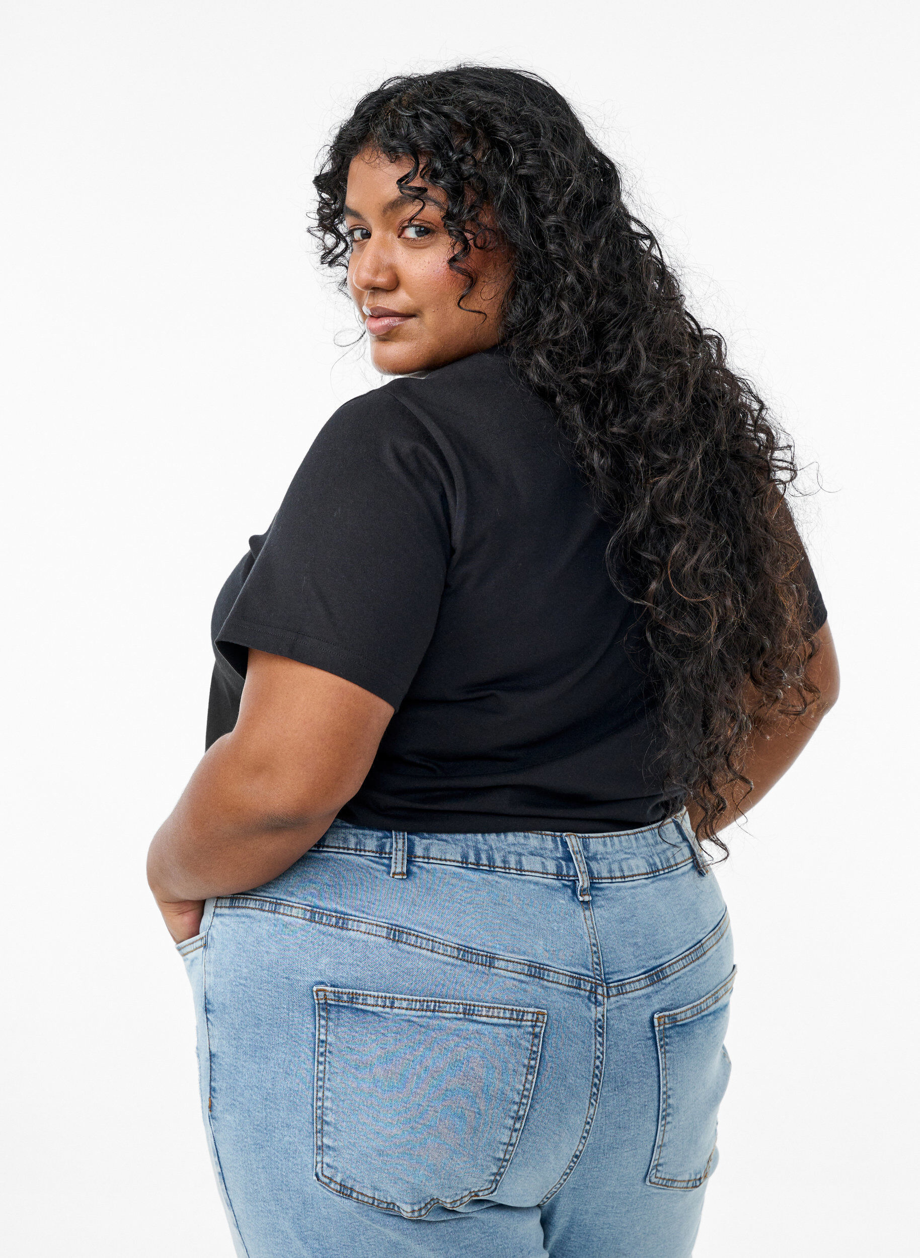 Zizzi T-shirt avec d&eacute;tails d&eacute;coratifs, Noir, Model image number 2