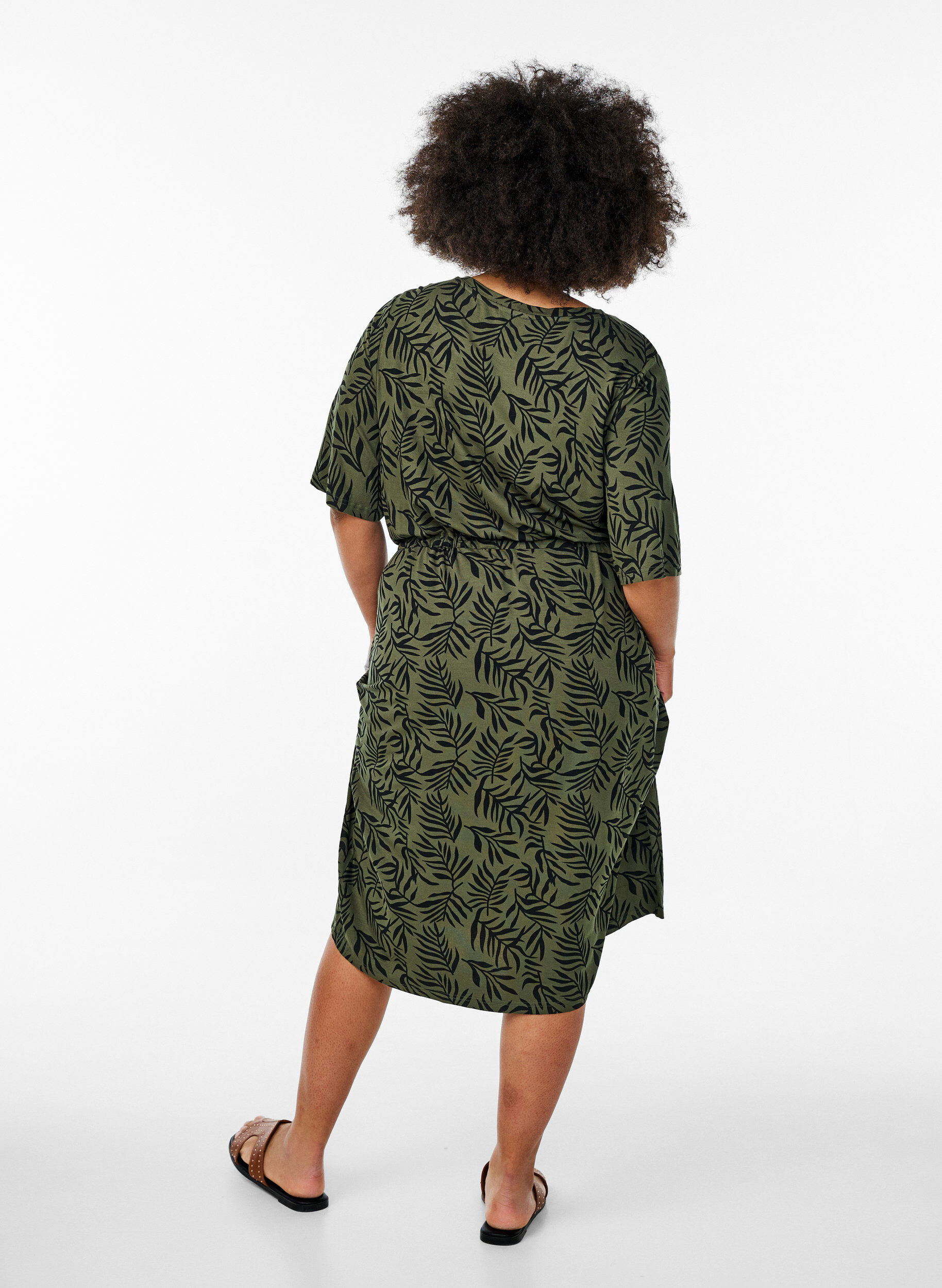Zizzi Robe en jersey mi-longue avec ceinture &agrave; nouer &agrave; la taille, Vert, Model image number 1
