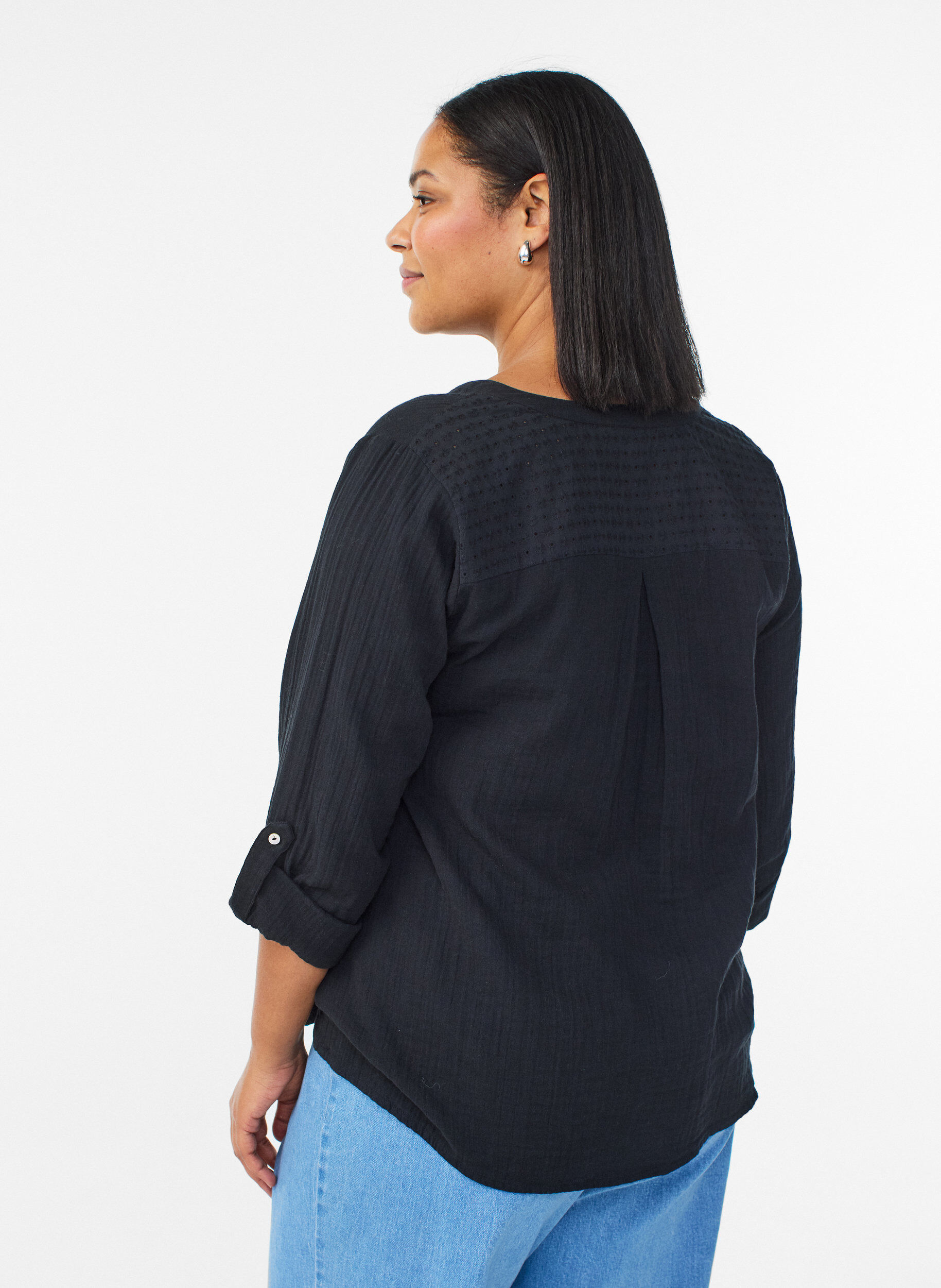 Zizzi Blouse en mousseline de coton avec broderie anglaise, Noir, Model image number 2