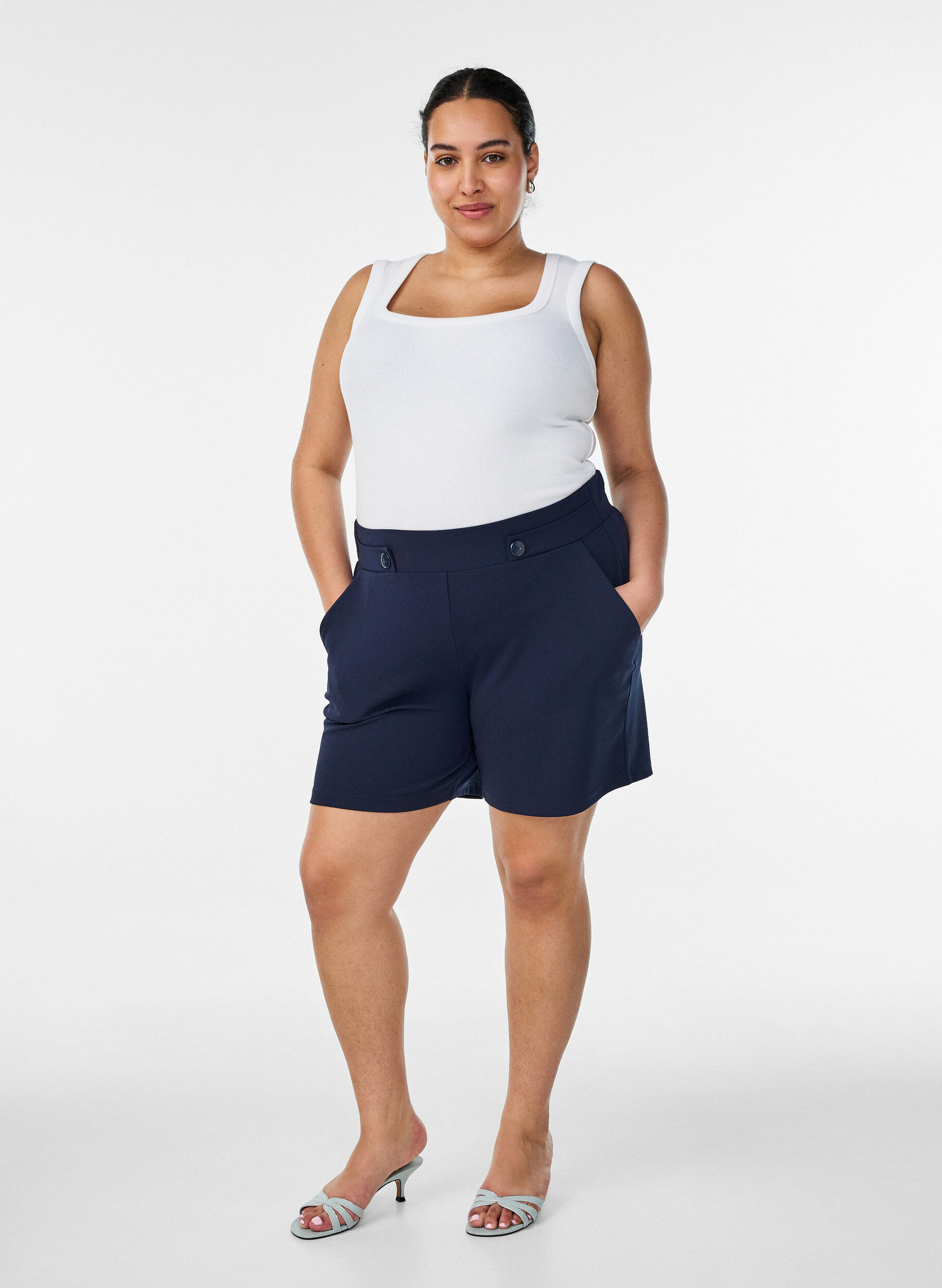 ZizziShort avec poches et coupe ample, Bleu, Model image number 1