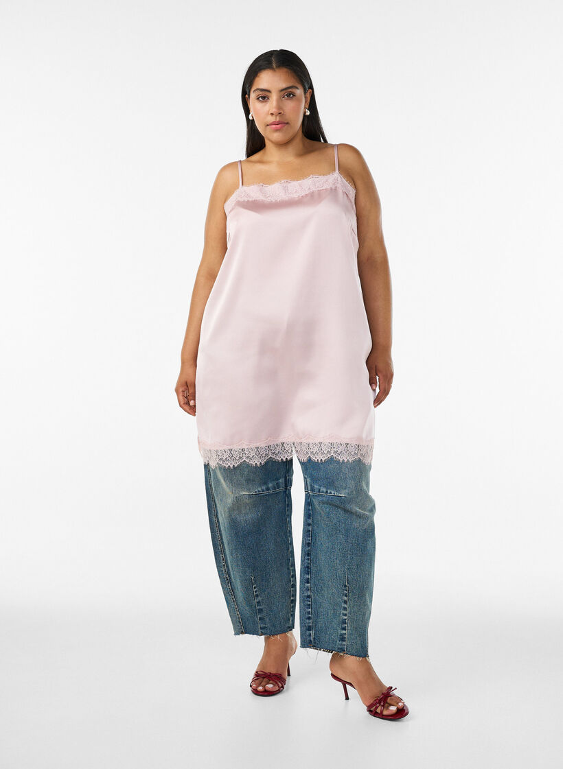 Haut long en satin bord&eacute; de dentelle, Rose poudr&eacute;e, Model image number 1