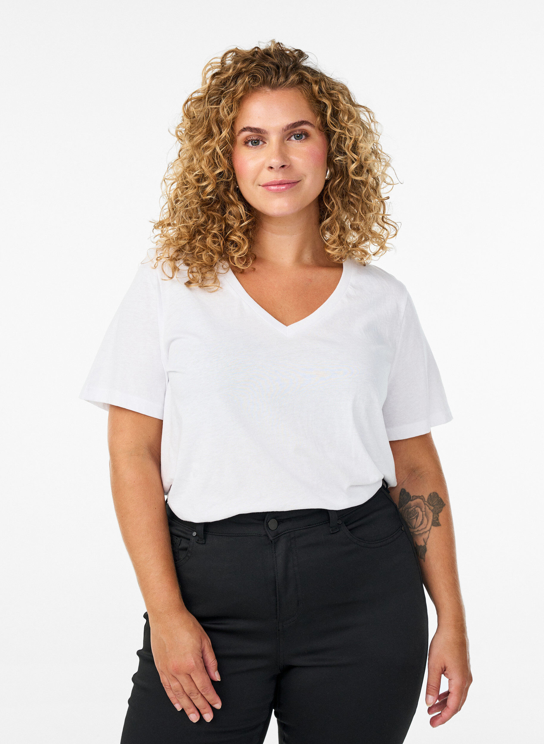 Zizzi T-shirt &agrave; manches courtes avec col V, Blanc, Model image number 0