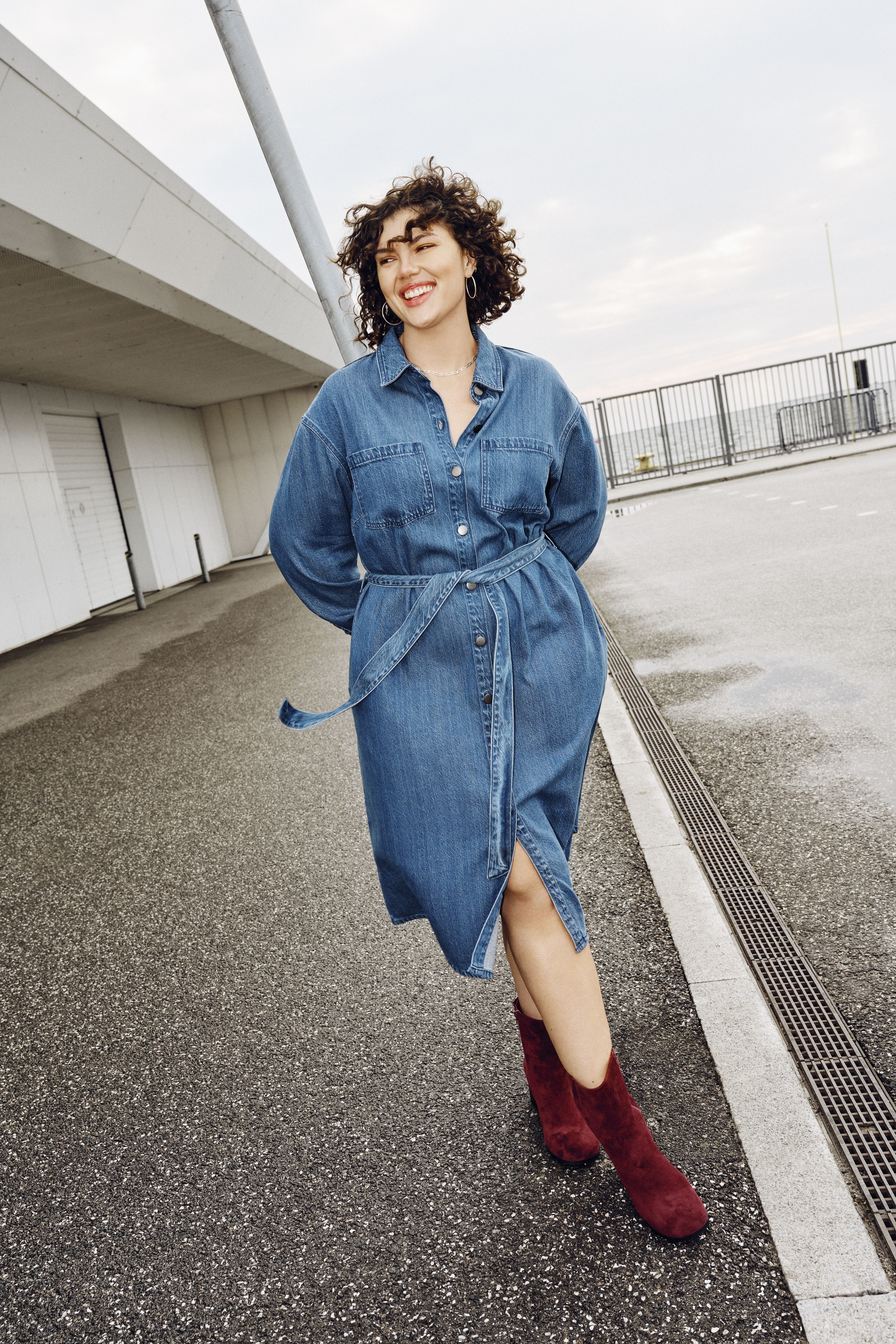 Denimkleid mit Bindeband, , Model