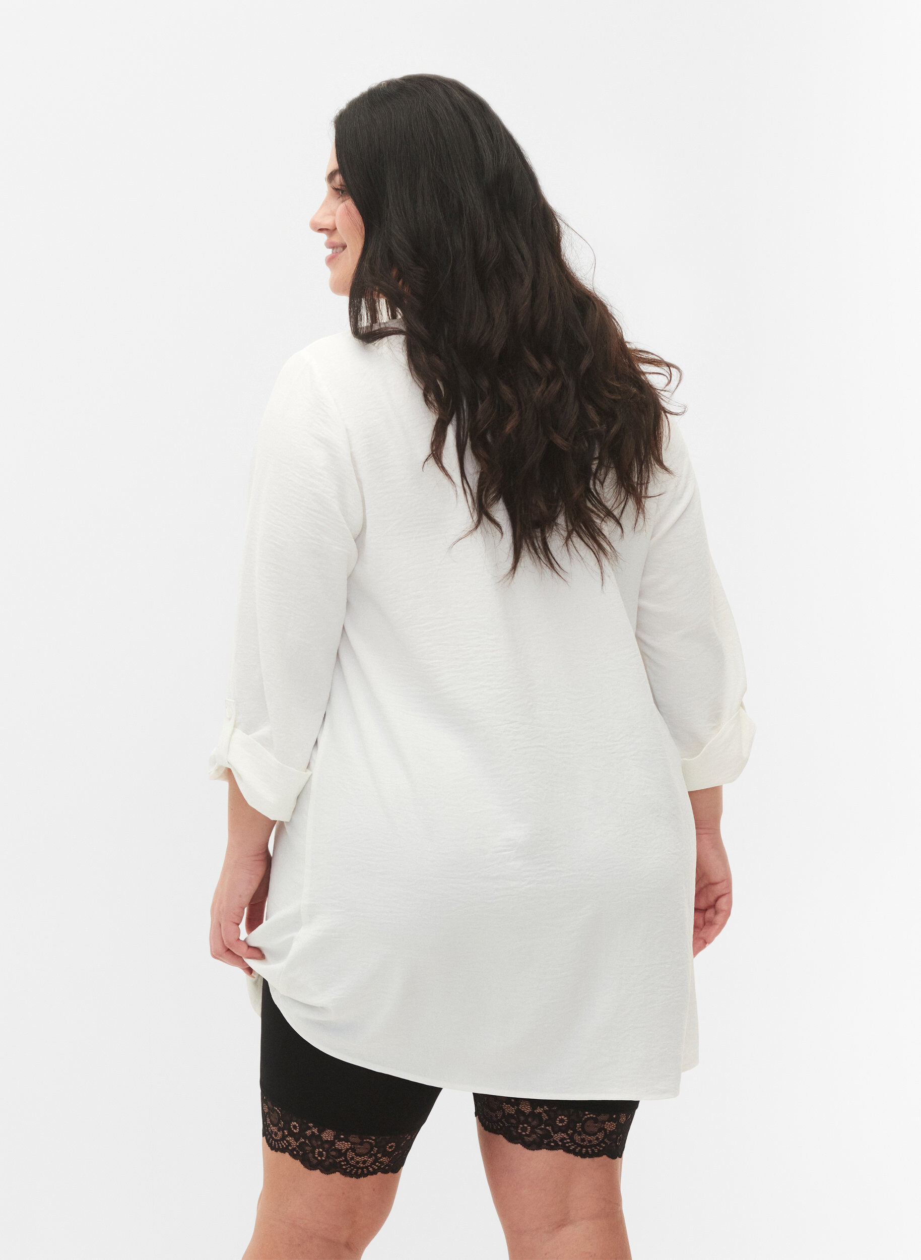 Zizzi Fahrradshorts mit Spitzensaum, Schwarz, Model image number 2