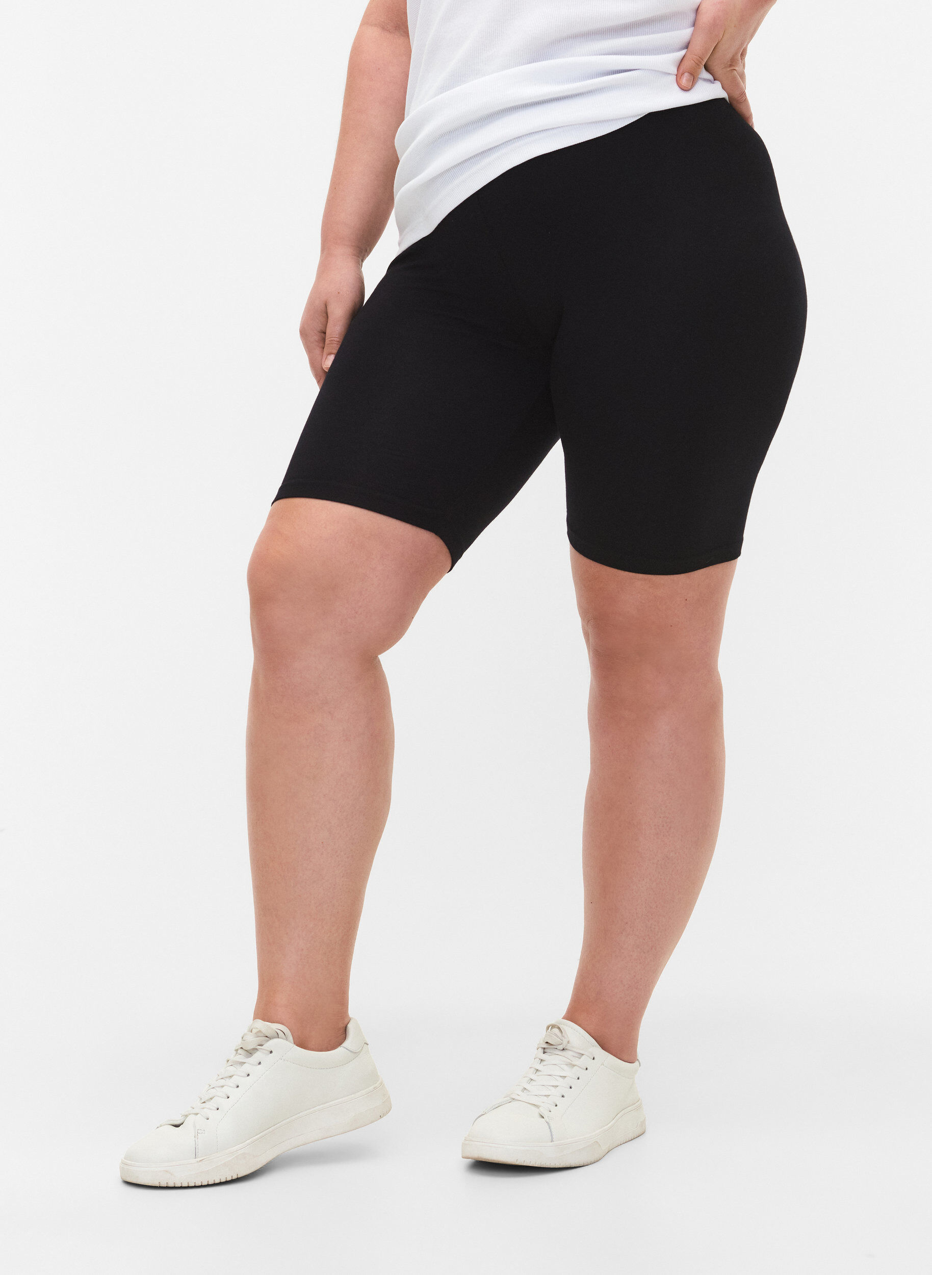 Zizzi Einfarbige Basic Radlershorts, Schwarz, Model image number 0