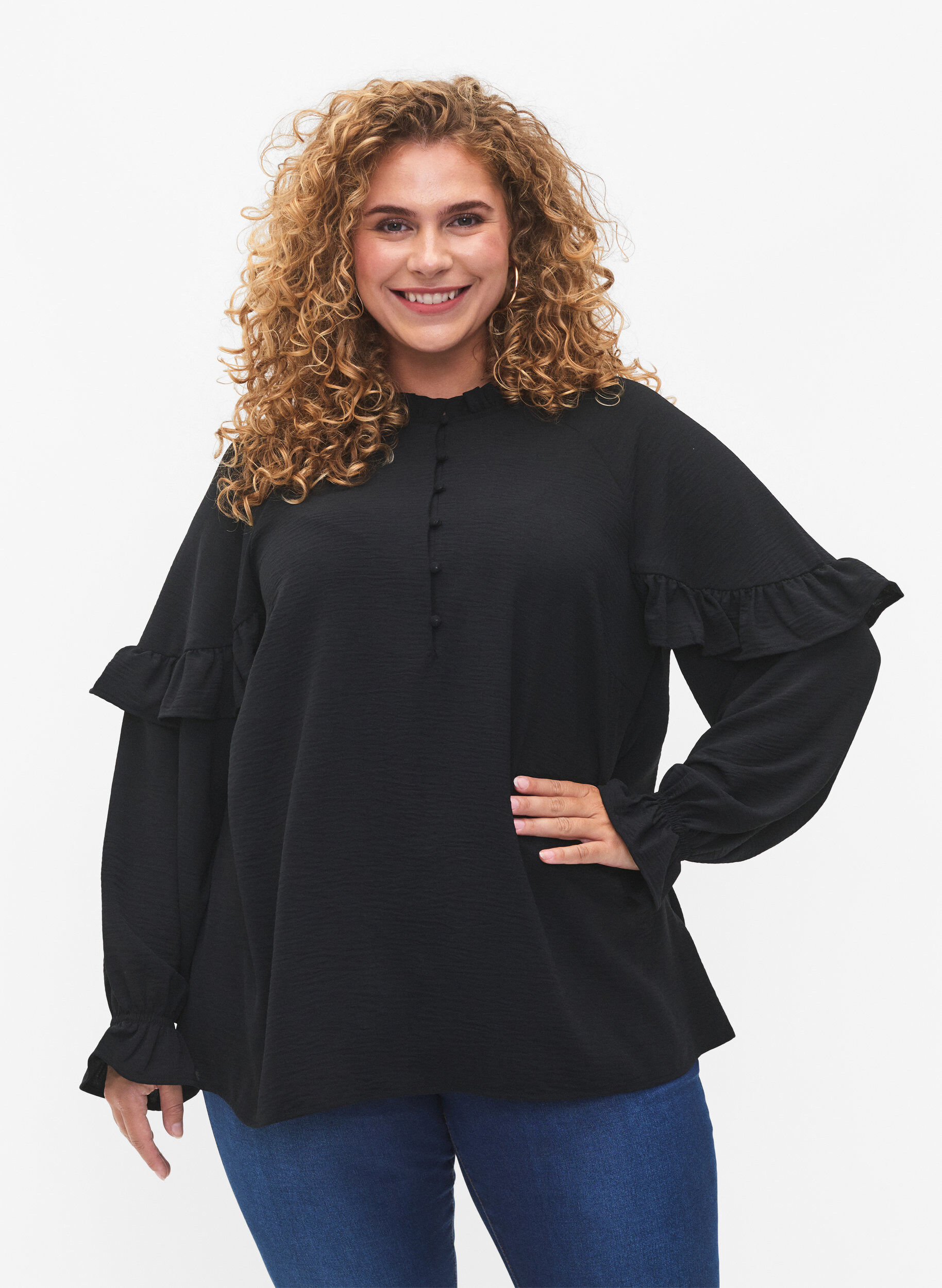 Zizzi Bluse mit R&uuml;schen und Kn&ouml;pfen, Black, Model image number 0