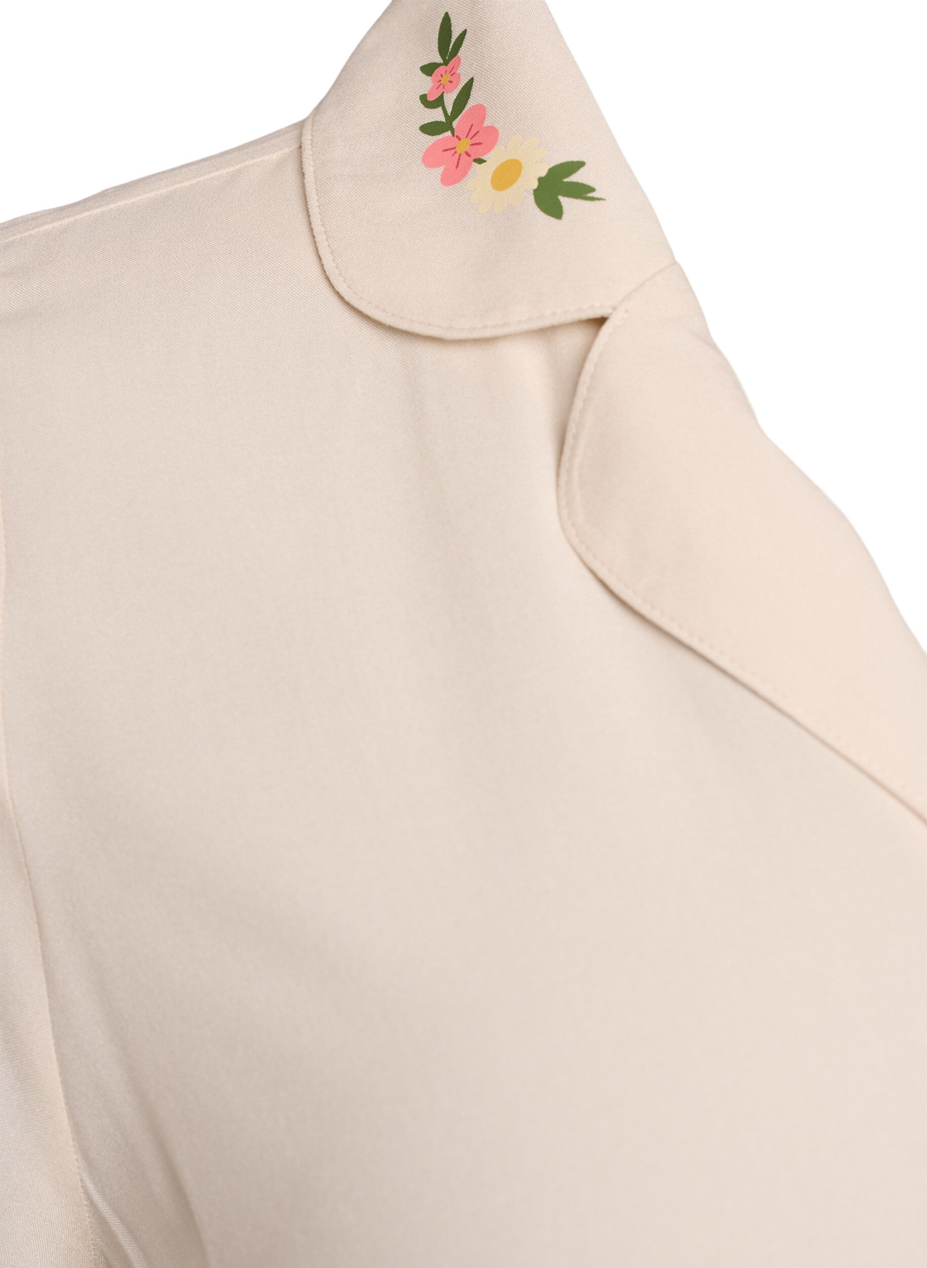 Zizzi Pyjamaoberteil aus Viskose mit Bindeband und Blumenmuster, Beige, Packshot image number 4