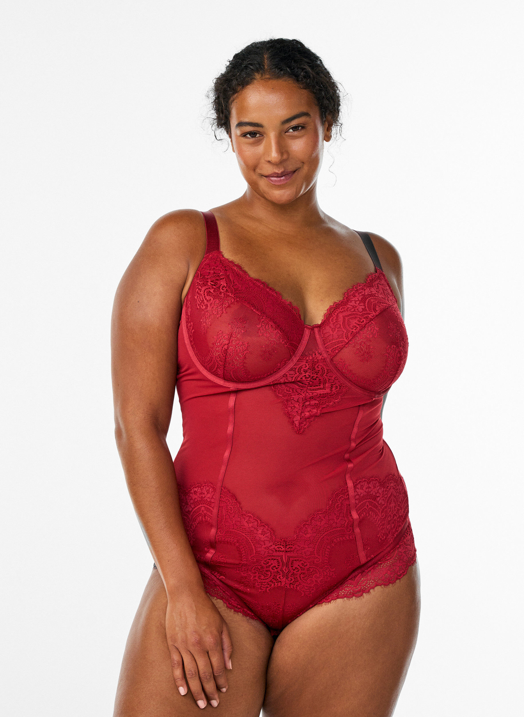 Body en maille avec dentelle et armatures, Rouge, Model
