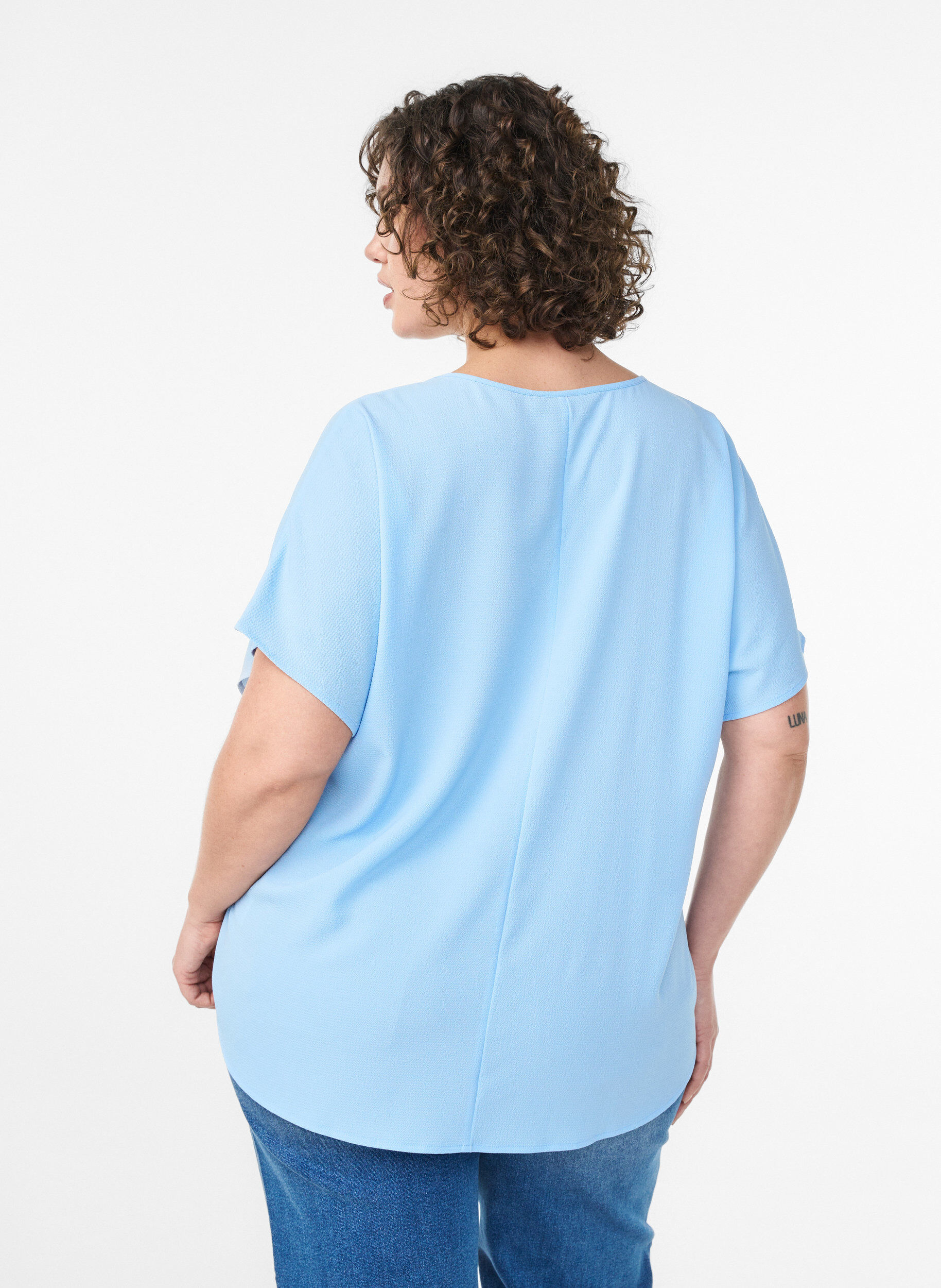 Zizzi Bluse mit kurzen &Auml;rmeln und Rundhalsausschnitt, Blau, Model image number 2