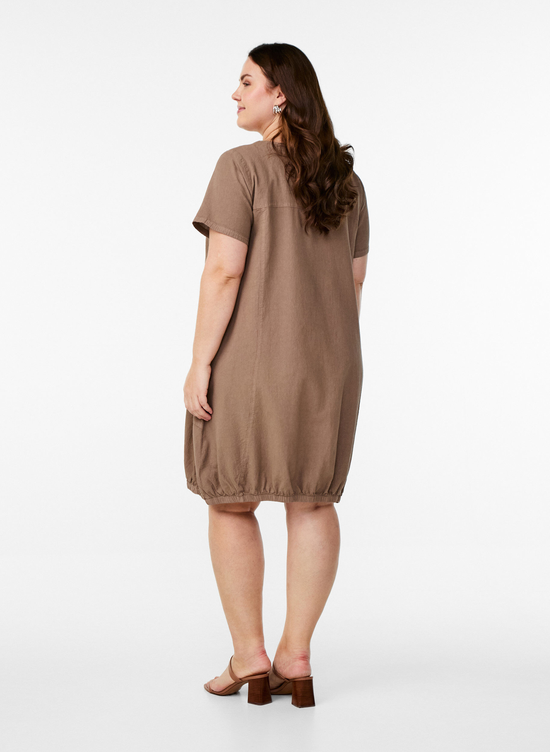 Zizzi Baumwollkleid mit kurzen &Auml;rmeln, Braun, Model image number 2
