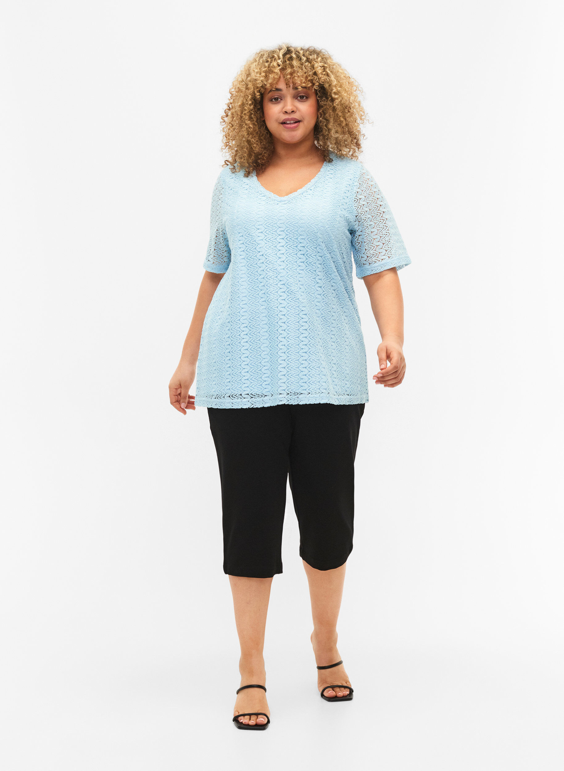 Zizzi Blouse en dentelle &agrave; manches courtes et col en V, Angel Falls, Model image number 2