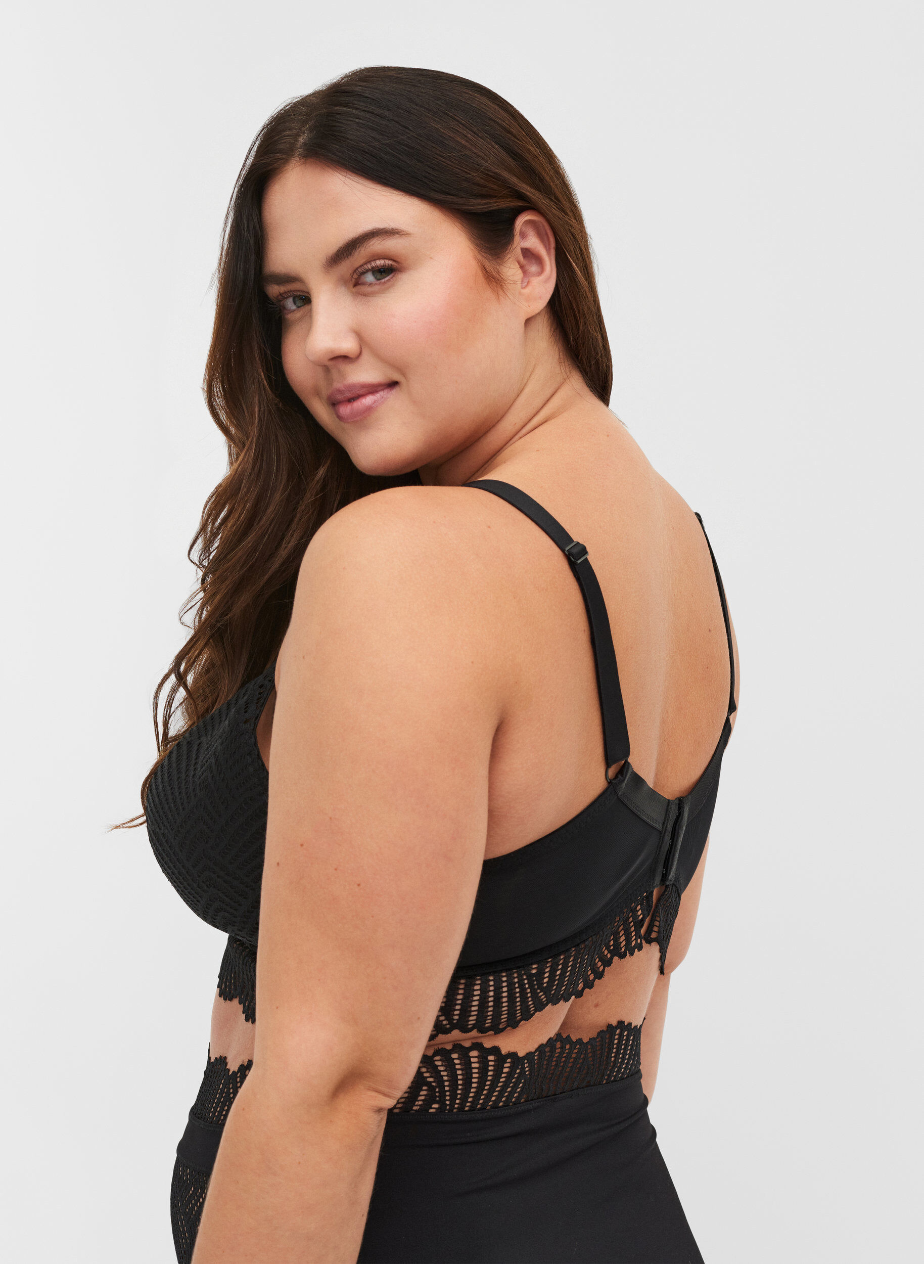 Zizzi Soutien-gorge en dentelle &agrave; rembourrage doux, Black, Model image number 1