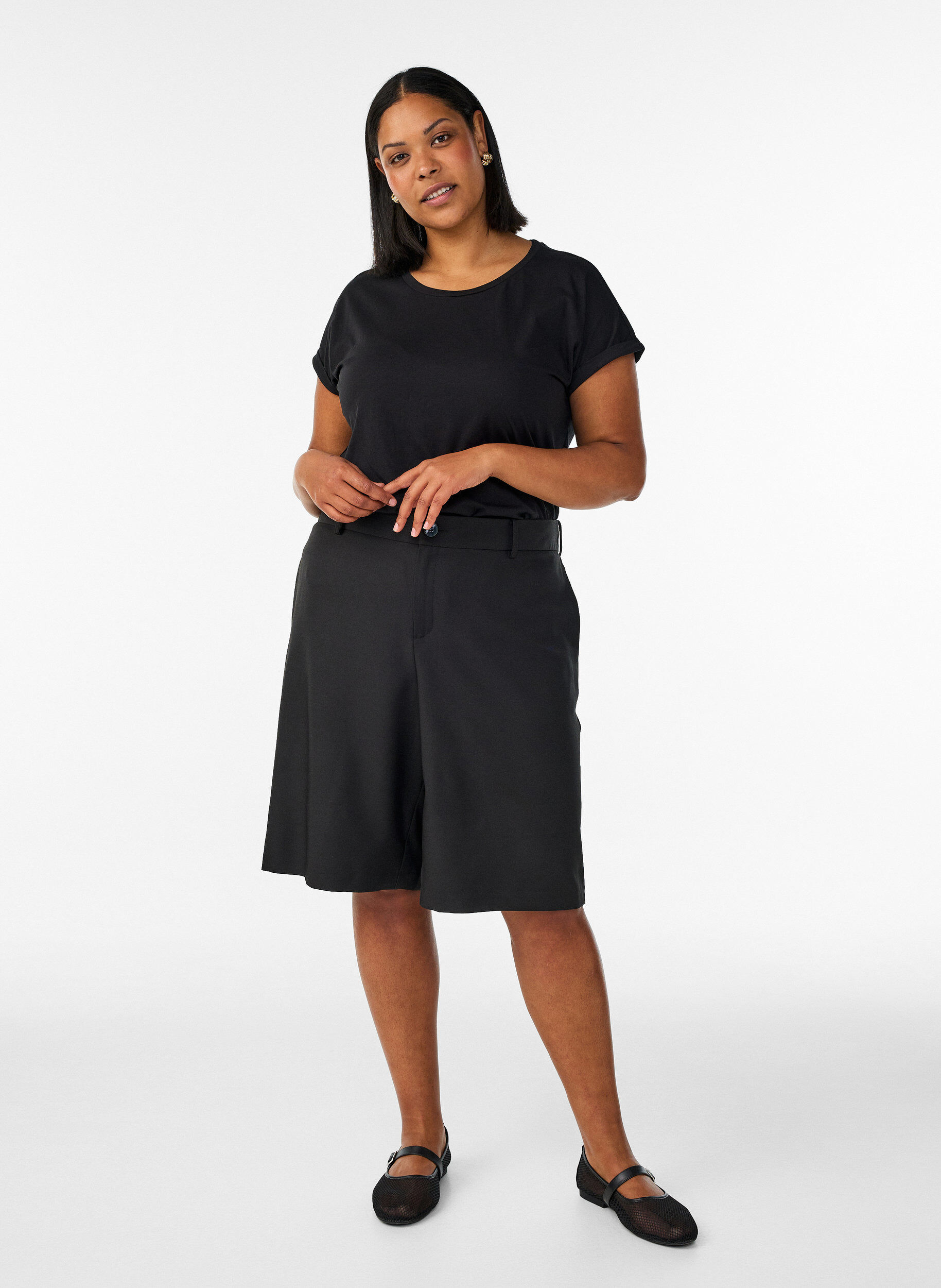 ZizziKurz&auml;rmeliges T-Shirt aus einer Baumwollmischung, Schwarz, Model image number 1