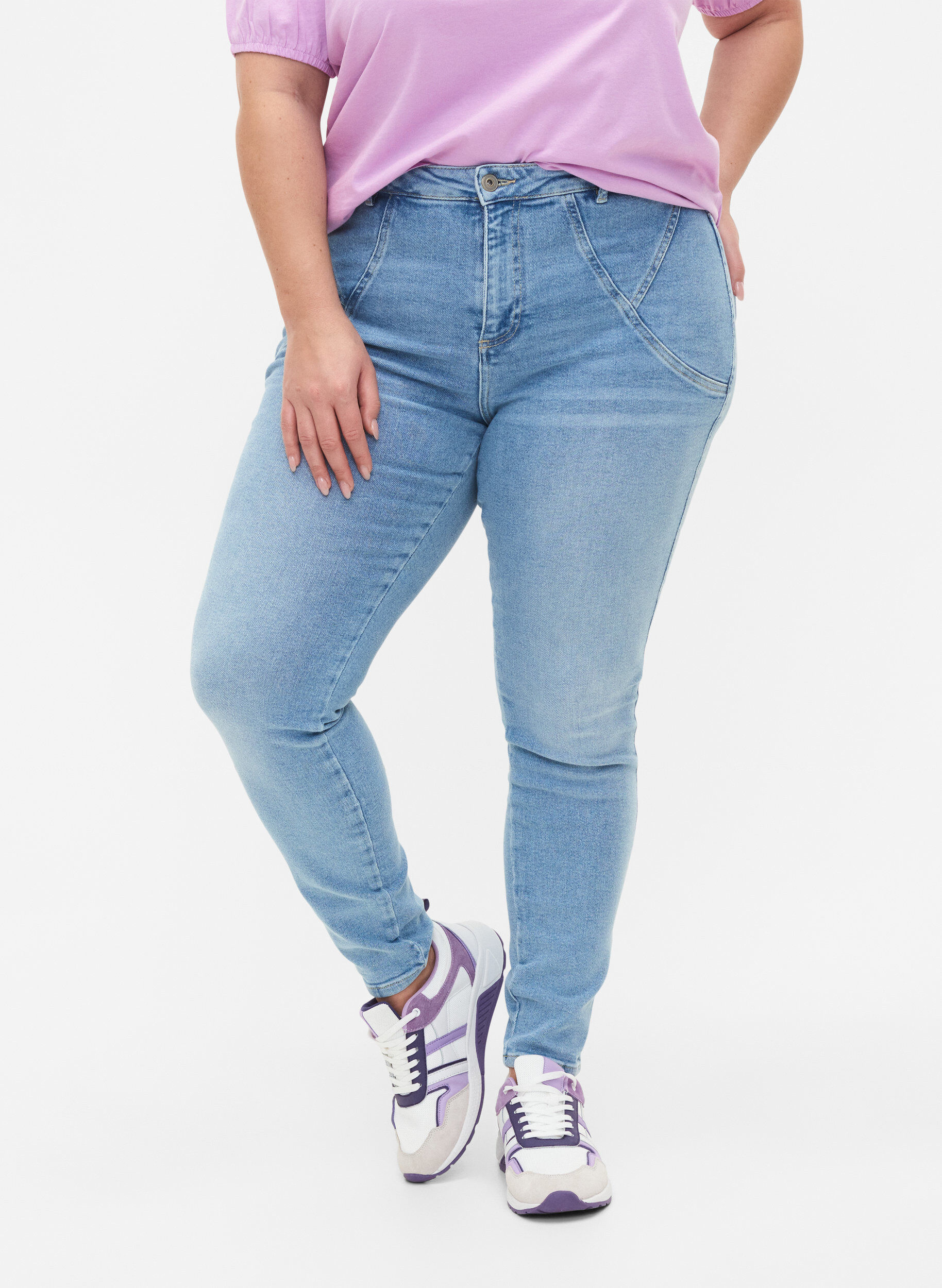 Zizzi Hochtaillierte Amy-Jeans mit super schmaler Passform, Light blue, Model image number 3