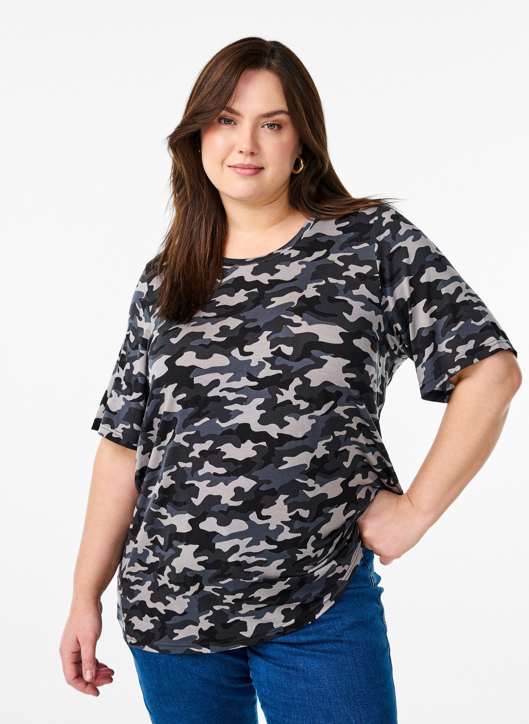 ZizziT-shirt avec TENCEL&trade; Lyocell et impression camouflage, Gris, Model image number 0