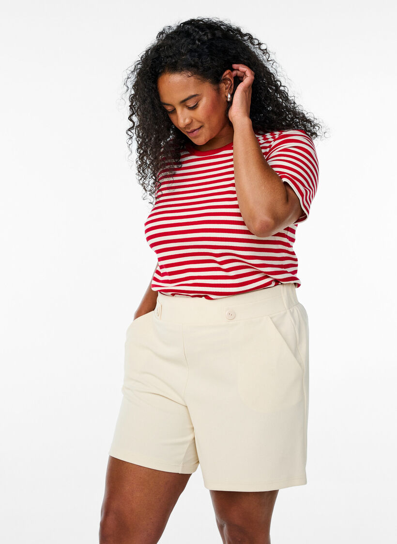 Shorts mit Taschen und lockerer Passform, Beige, Model image number 0