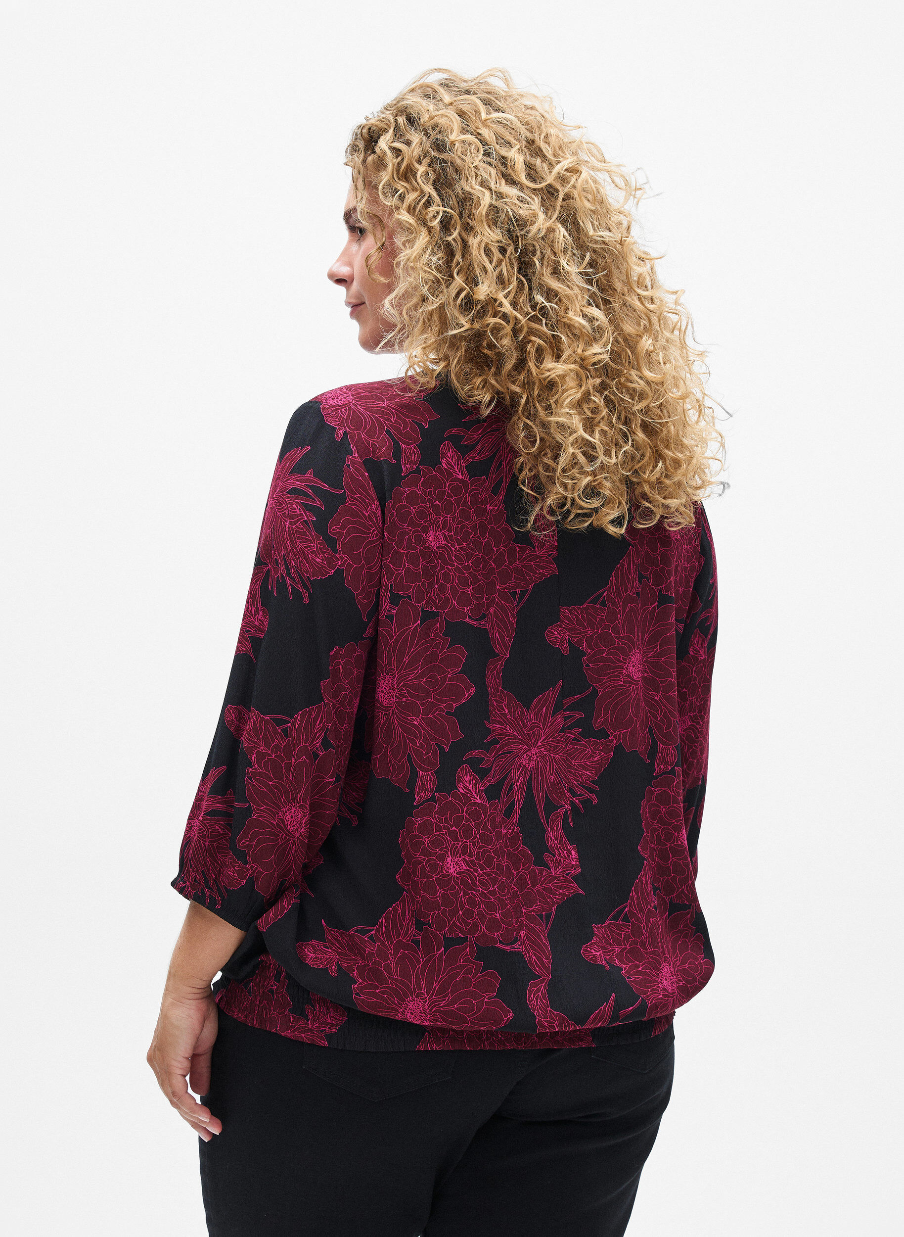 Zizzi Blouse en viscose &agrave; imprim&eacute; floral et smocks, Bordeaux fonc&eacute;, Model image number 2