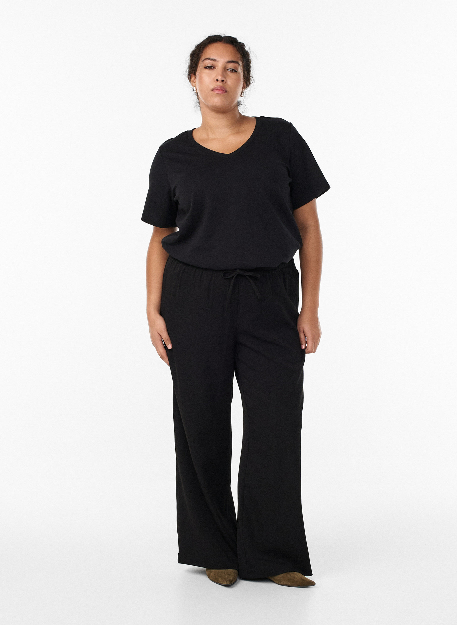 Zizzi Wide-Leg-Hose mit hoher Taille, Schwarz, Model image number 0