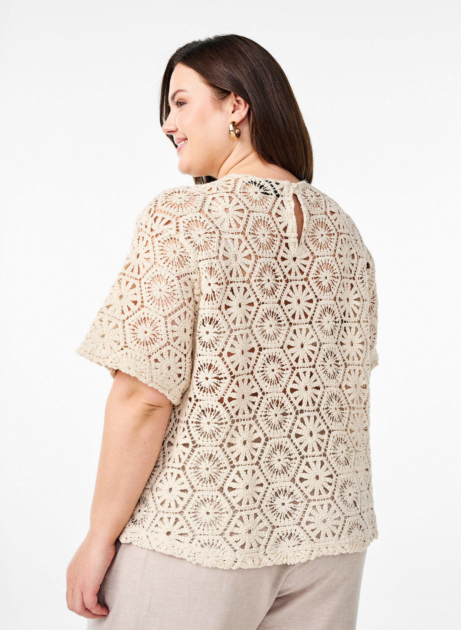 Zizzi H&auml;kelbluse mit kurzen &Auml;rmeln, Beige, Model image number 2