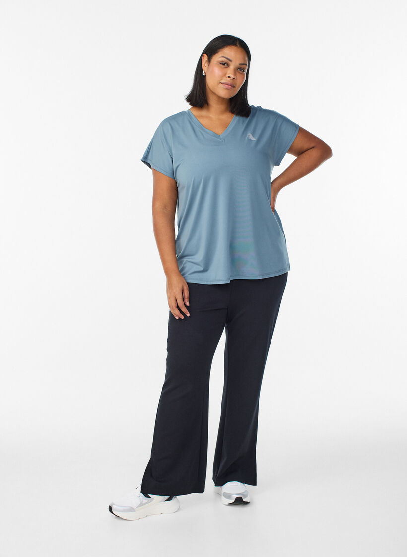 T-shirt d&rsquo;entra&icirc;nement ample avec col en V, Gris bleut&eacute;, Model image number 1