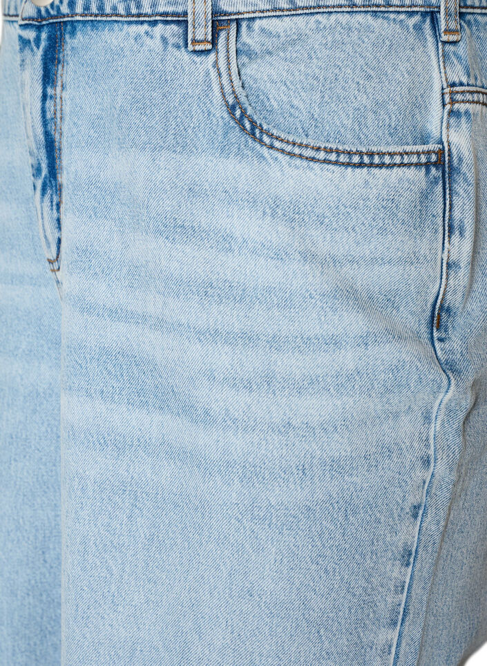 Cropped Jeans mit abgenutzter Optik und offenen Kanten, Blau, Packshot